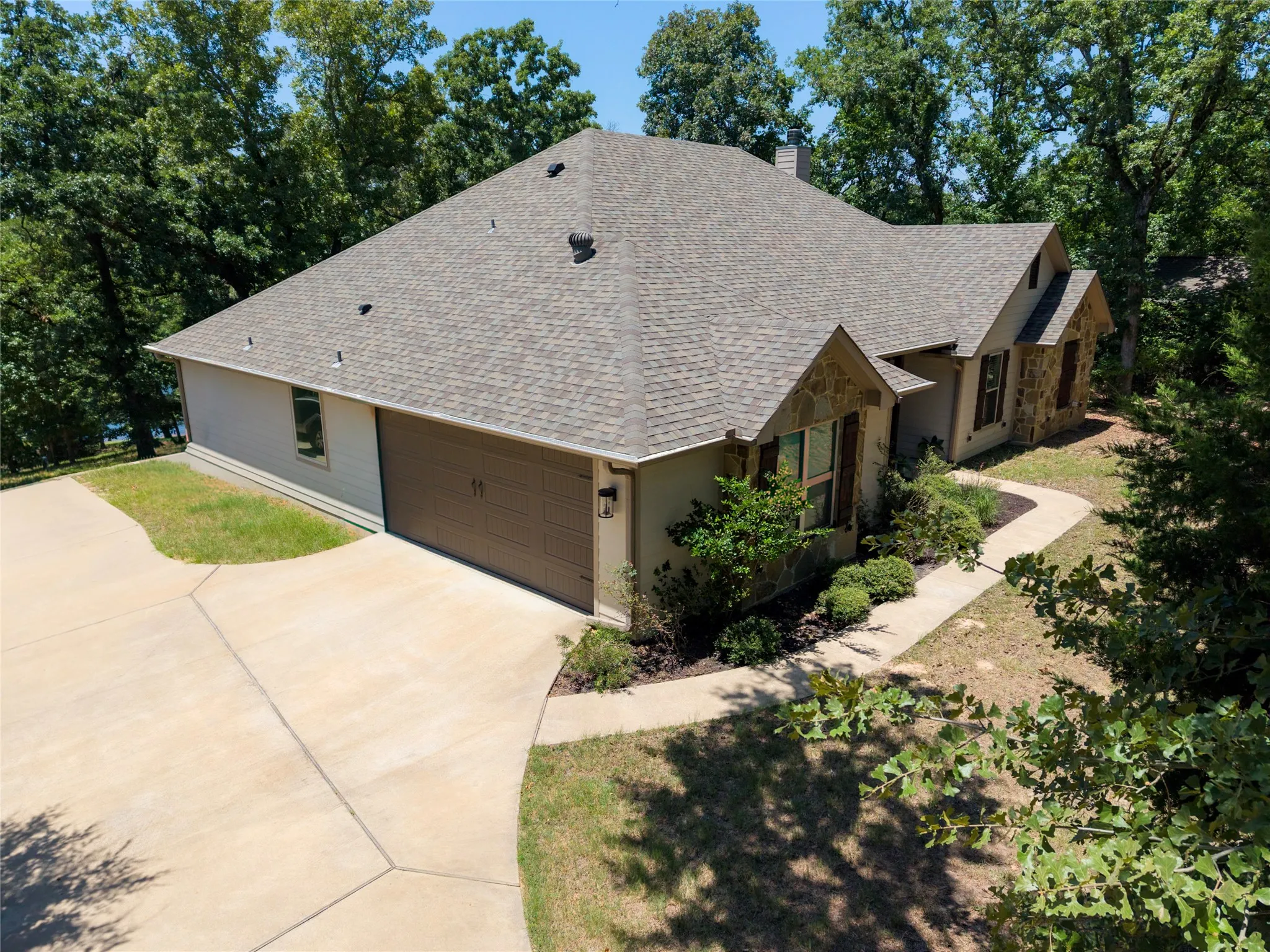 Single Family Residence For Sale in Henderson County , 9236 Safari Bluff, Larue, Texas 75770, 4 Bedroom, 3 Bathroom, 2 Garage spaces, 2,201 Sqft, built in 2019, mls#21344706, Real Estate Agent in Larue, Homes For Sale in Henderson county, Homes For Sale in Larue, Realtor in Larue Texas, Real Estate Brokerage Independent Realty Texas, Luminita Cordes Realtor