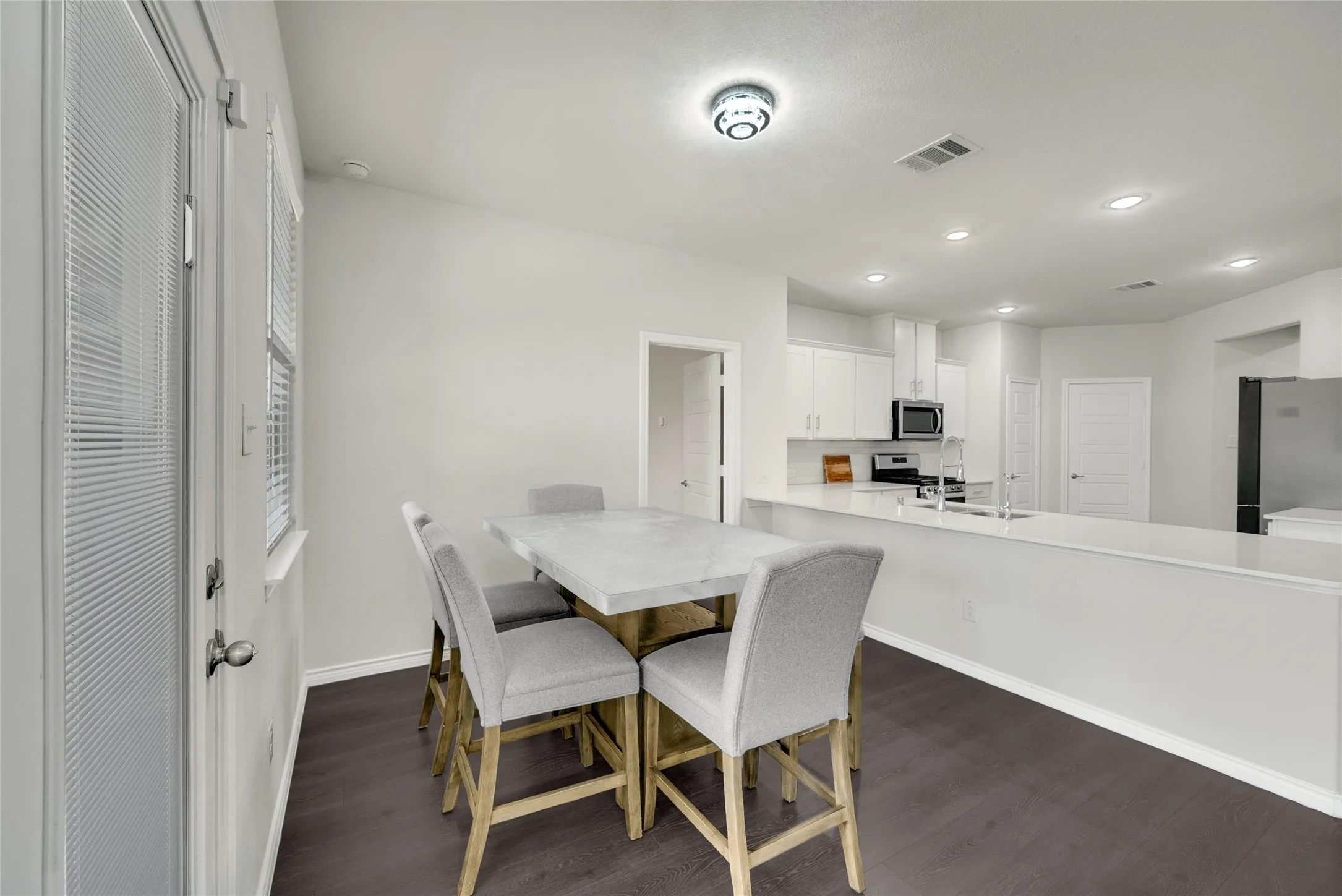 Single Family Residence For Rent in Collin County , 1117 Goldfinch Drive, Celina, Texas 75009, 4 Bedroom, 3 Bathroom, 2 Garage spaces, 2,939 Sqft, built in 2021, mls#21346930, Real Estate Agent in Celina, Homes For Rent in Collin county, Homes For Rent in Celina, Realtor in Celina Texas, Real Estate Brokerage Independent Realty Texas, Luminita Cordes Realtor