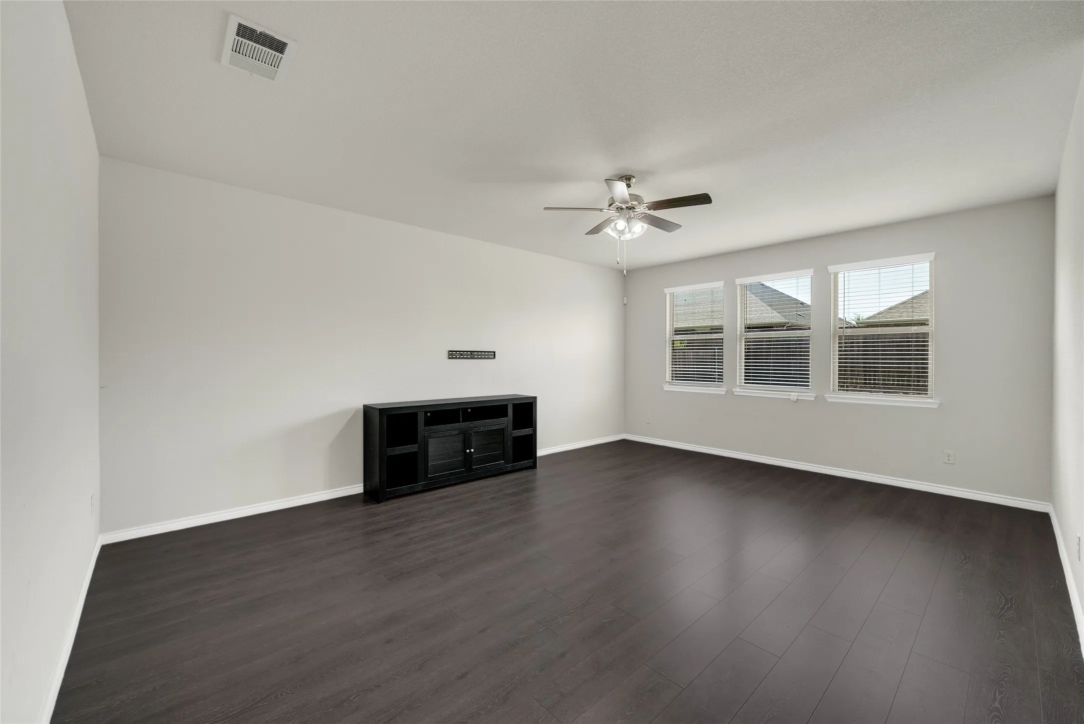 Single Family Residence For Rent in Collin County , 1117 Goldfinch Drive, Celina, Texas 75009, 4 Bedroom, 3 Bathroom, 2 Garage spaces, 2,939 Sqft, built in 2021, mls#21346930, Real Estate Agent in Celina, Homes For Rent in Collin county, Homes For Rent in Celina, Realtor in Celina Texas, Real Estate Brokerage Independent Realty Texas, Luminita Cordes Realtor