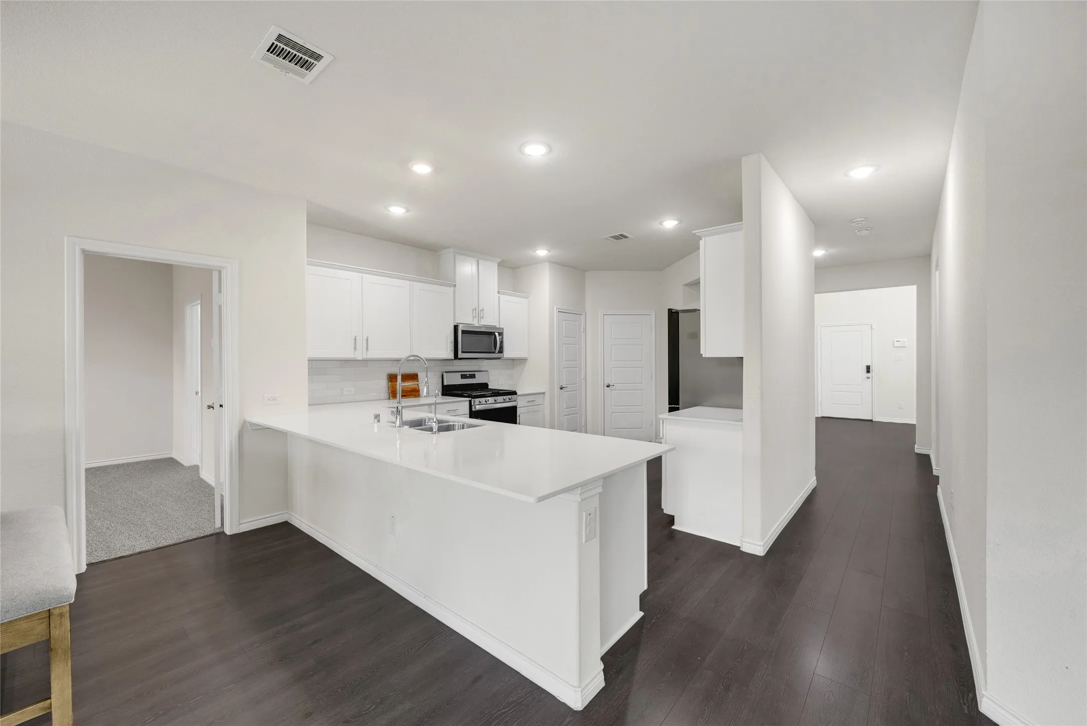 Single Family Residence For Rent in Collin County , 1117 Goldfinch Drive, Celina, Texas 75009, 4 Bedroom, 3 Bathroom, 2 Garage spaces, 2,939 Sqft, built in 2021, mls#21346930, Real Estate Agent in Celina, Homes For Rent in Collin county, Homes For Rent in Celina, Realtor in Celina Texas, Real Estate Brokerage Independent Realty Texas, Luminita Cordes Realtor