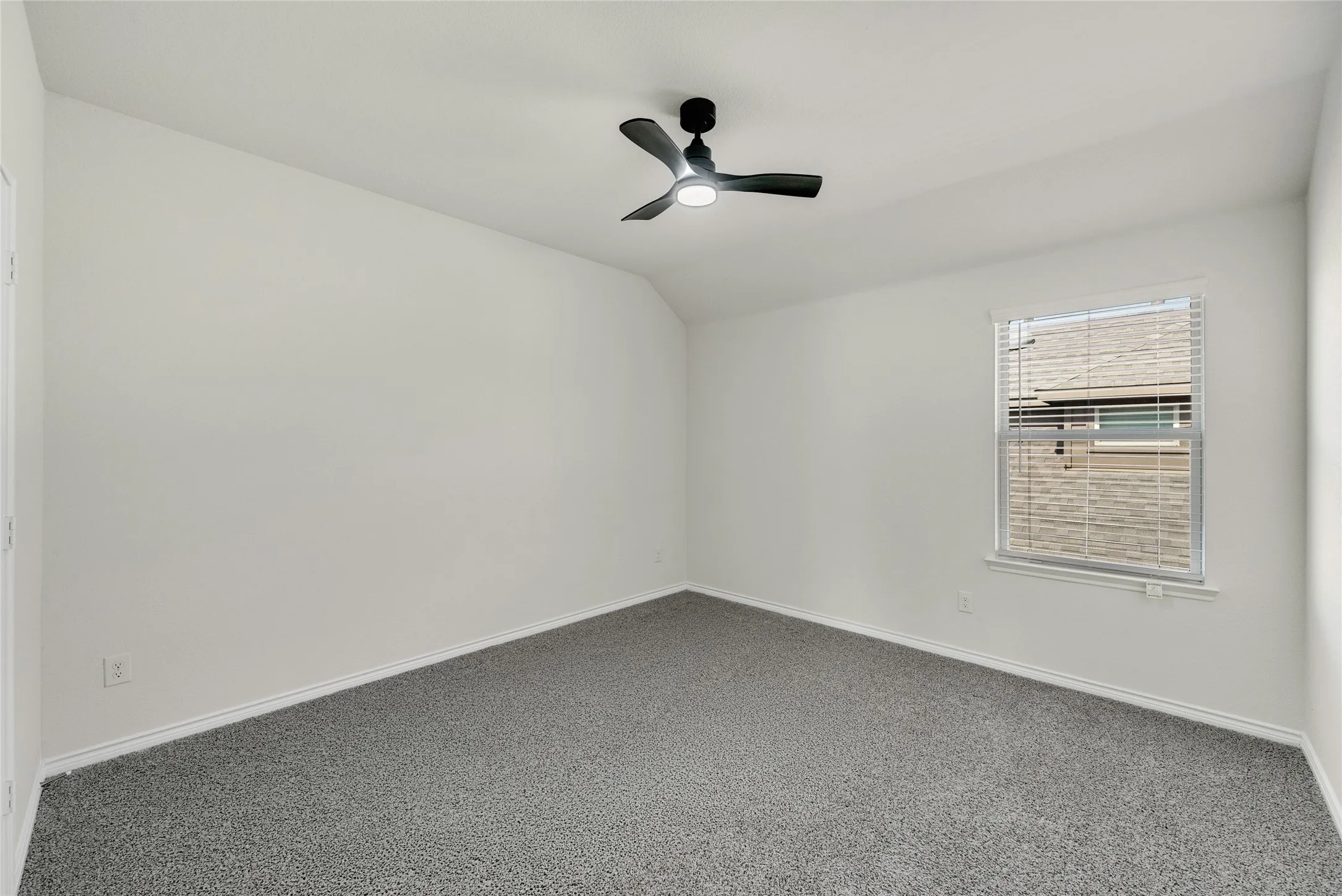 Single Family Residence For Rent in Collin County , 1117 Goldfinch Drive, Celina, Texas 75009, 4 Bedroom, 3 Bathroom, 2 Garage spaces, 2,939 Sqft, built in 2021, mls#21346930, Real Estate Agent in Celina, Homes For Rent in Collin county, Homes For Rent in Celina, Realtor in Celina Texas, Real Estate Brokerage Independent Realty Texas, Luminita Cordes Realtor