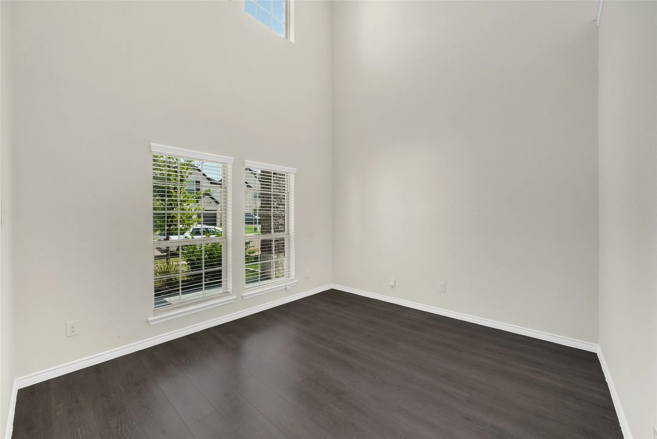 Single Family Residence For Rent in Collin County , 1117 Goldfinch Drive, Celina, Texas 75009, 4 Bedroom, 3 Bathroom, 2 Garage spaces, 2,939 Sqft, built in 2021, mls#21346930, Real Estate Agent in Celina, Homes For Rent in Collin county, Homes For Rent in Celina, Realtor in Celina Texas, Real Estate Brokerage Independent Realty Texas, Luminita Cordes Realtor