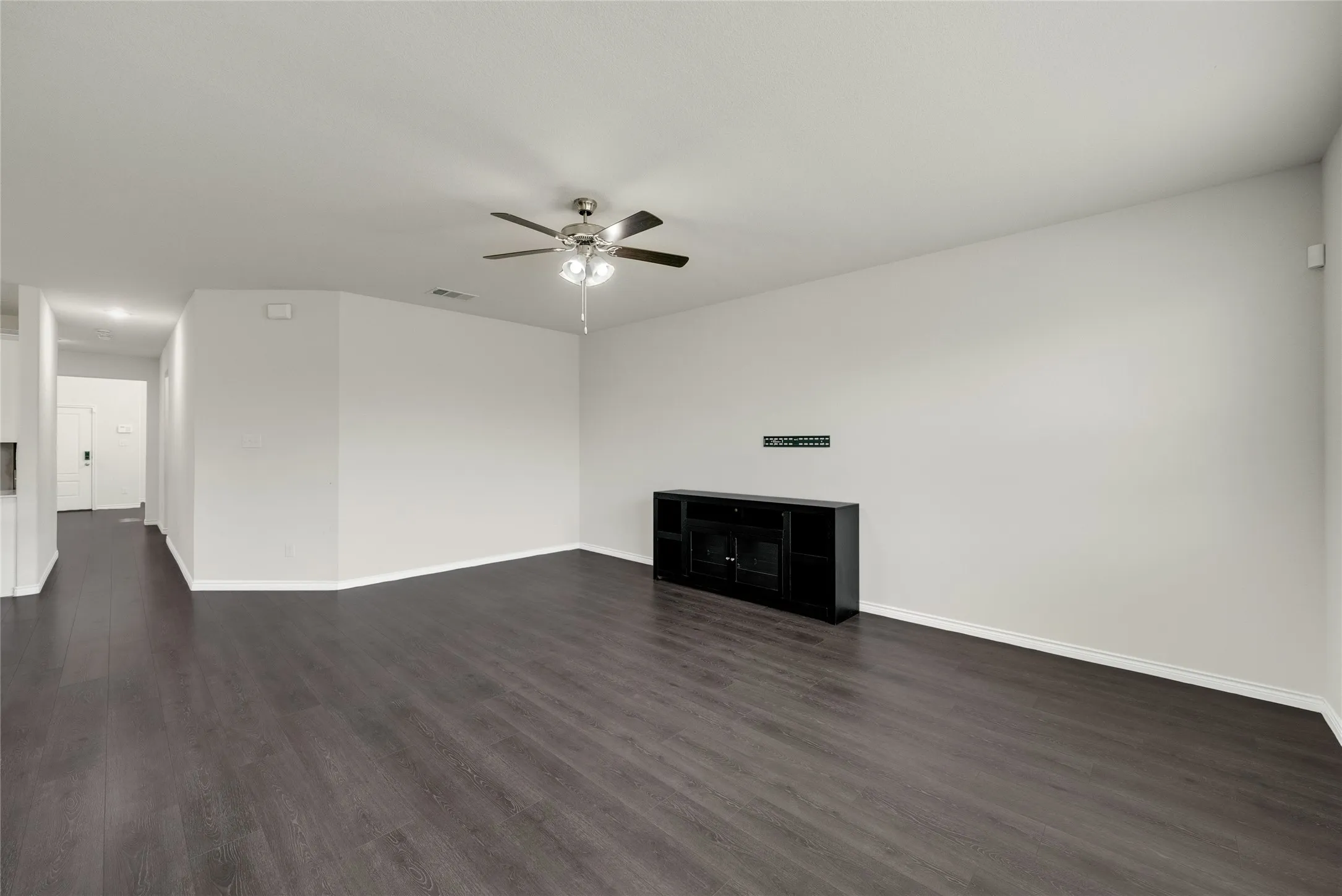 Single Family Residence For Rent in Collin County , 1117 Goldfinch Drive, Celina, Texas 75009, 4 Bedroom, 3 Bathroom, 2 Garage spaces, 2,939 Sqft, built in 2021, mls#21346930, Real Estate Agent in Celina, Homes For Rent in Collin county, Homes For Rent in Celina, Realtor in Celina Texas, Real Estate Brokerage Independent Realty Texas, Luminita Cordes Realtor