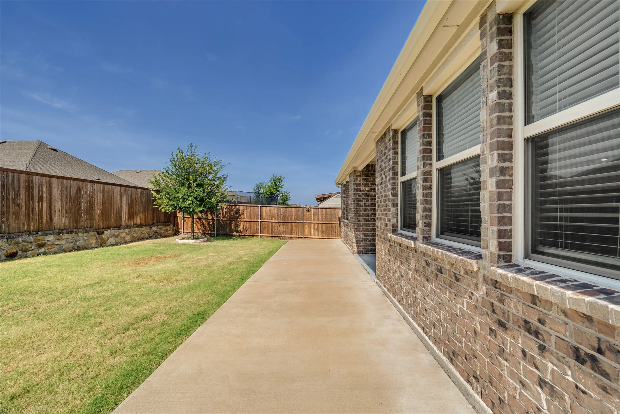 Single Family Residence For Rent in Collin County , 1117 Goldfinch Drive, Celina, Texas 75009, 4 Bedroom, 3 Bathroom, 2 Garage spaces, 2,939 Sqft, built in 2021, mls#21346930, Real Estate Agent in Celina, Homes For Rent in Collin county, Homes For Rent in Celina, Realtor in Celina Texas, Real Estate Brokerage Independent Realty Texas, Luminita Cordes Realtor