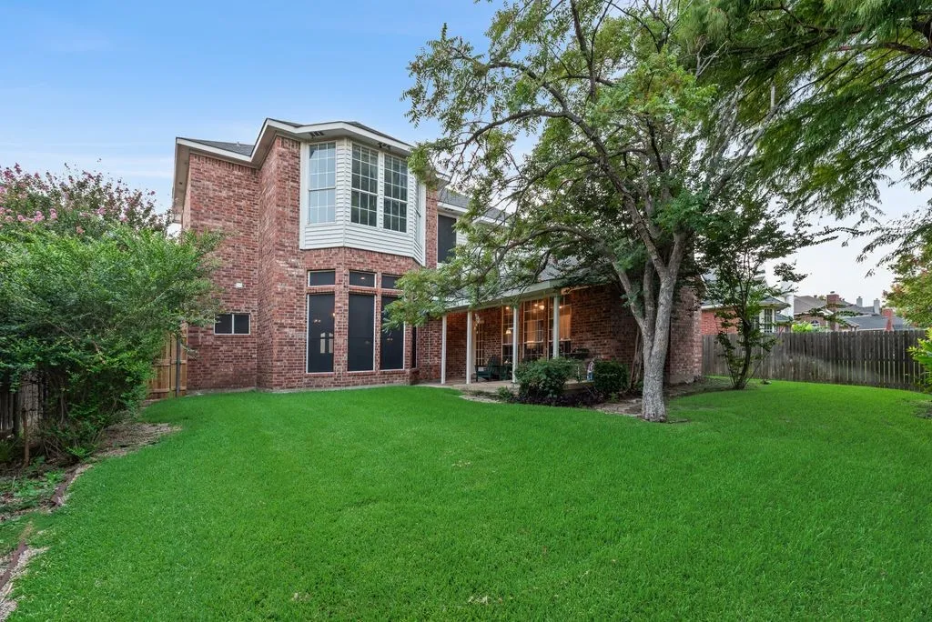 Single Family Residence For Sale in Denton County , 2212 Nottingham Street, Flower Mound, Texas 75028, 4 Bedroom, 3 Bathroom, 2 Garage spaces, 3,063 Sqft, built in 1992, mls#21347522, Real Estate Agent in Flower Mound, Homes For Sale in Denton county, Homes For Sale in Flower Mound, Realtor in Flower Mound Texas, Real Estate Brokerage Independent Realty Texas, Luminita Cordes Realtor