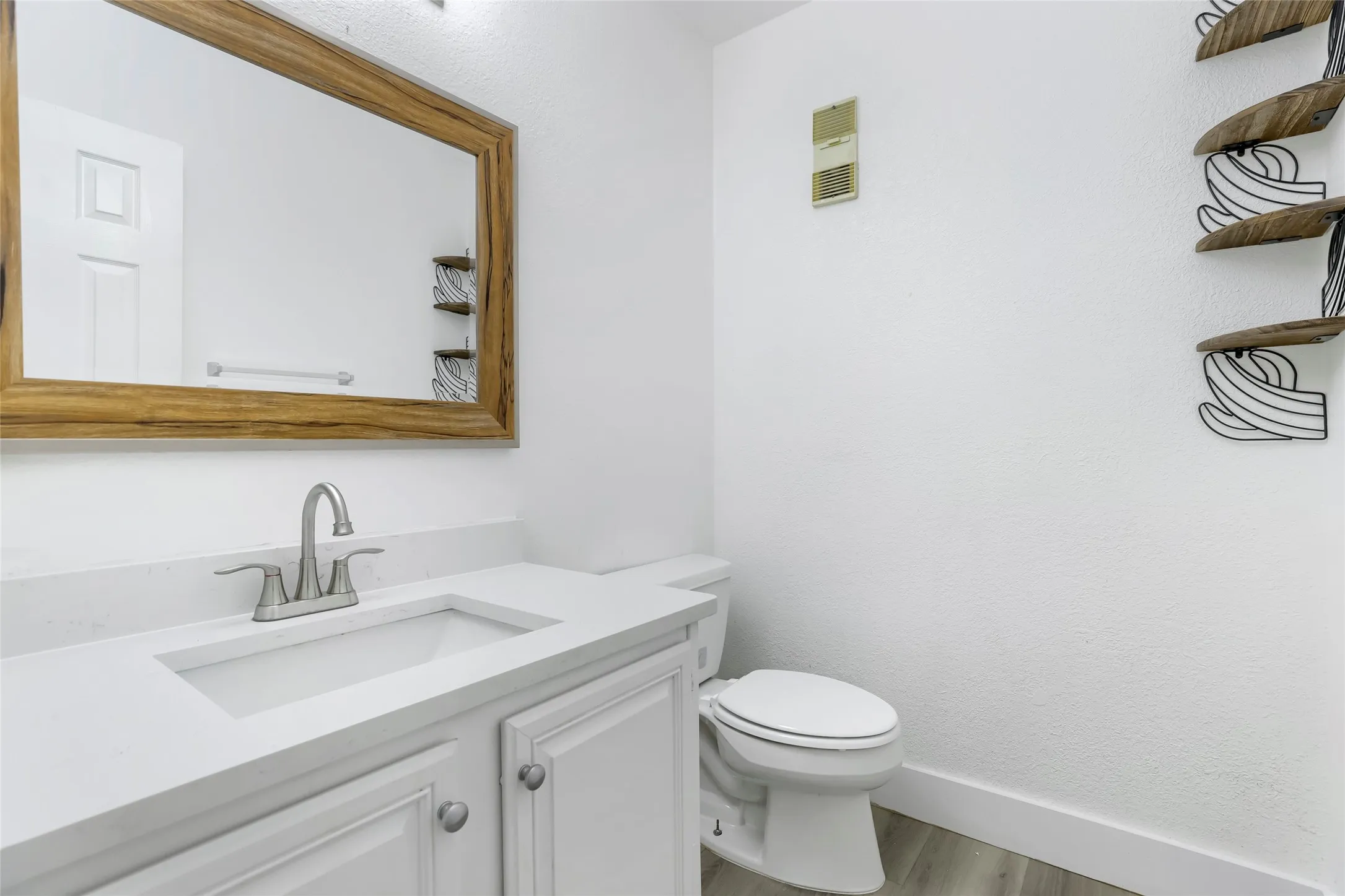 Single Family Residence For Sale in Collin County , 6817 Wickliff Trail, Plano, Texas 75023, 3 Bedroom, 3 Bathroom, 2 Garage spaces, 2,338 Sqft, built in 1986, mls#21340883, Real Estate Agent in Plano, Homes For Sale in Collin county, Homes For Sale in Plano, Realtor in Plano Texas, Real Estate Brokerage Independent Realty Texas, Luminita Cordes Realtor