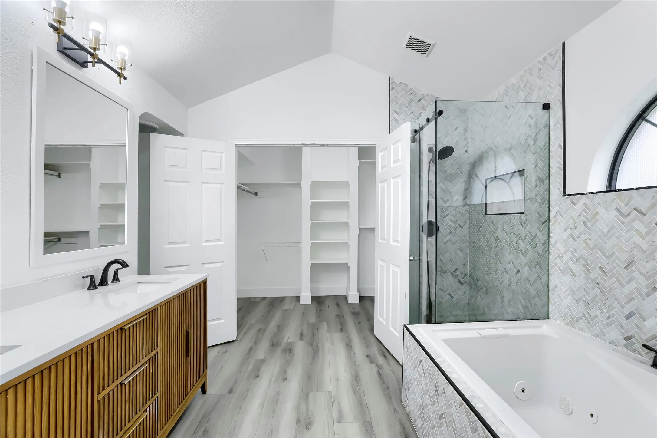 Single Family Residence For Sale in Collin County , 6817 Wickliff Trail, Plano, Texas 75023, 3 Bedroom, 3 Bathroom, 2 Garage spaces, 2,338 Sqft, built in 1986, mls#21340883, Real Estate Agent in Plano, Homes For Sale in Collin county, Homes For Sale in Plano, Realtor in Plano Texas, Real Estate Brokerage Independent Realty Texas, Luminita Cordes Realtor