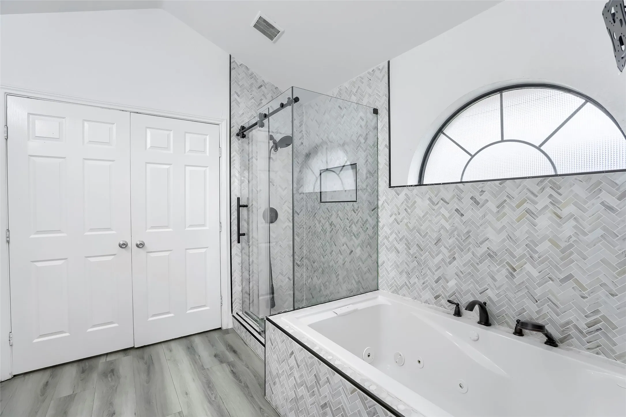 Single Family Residence For Sale in Collin County , 6817 Wickliff Trail, Plano, Texas 75023, 3 Bedroom, 3 Bathroom, 2 Garage spaces, 2,338 Sqft, built in 1986, mls#21340883, Real Estate Agent in Plano, Homes For Sale in Collin county, Homes For Sale in Plano, Realtor in Plano Texas, Real Estate Brokerage Independent Realty Texas, Luminita Cordes Realtor
