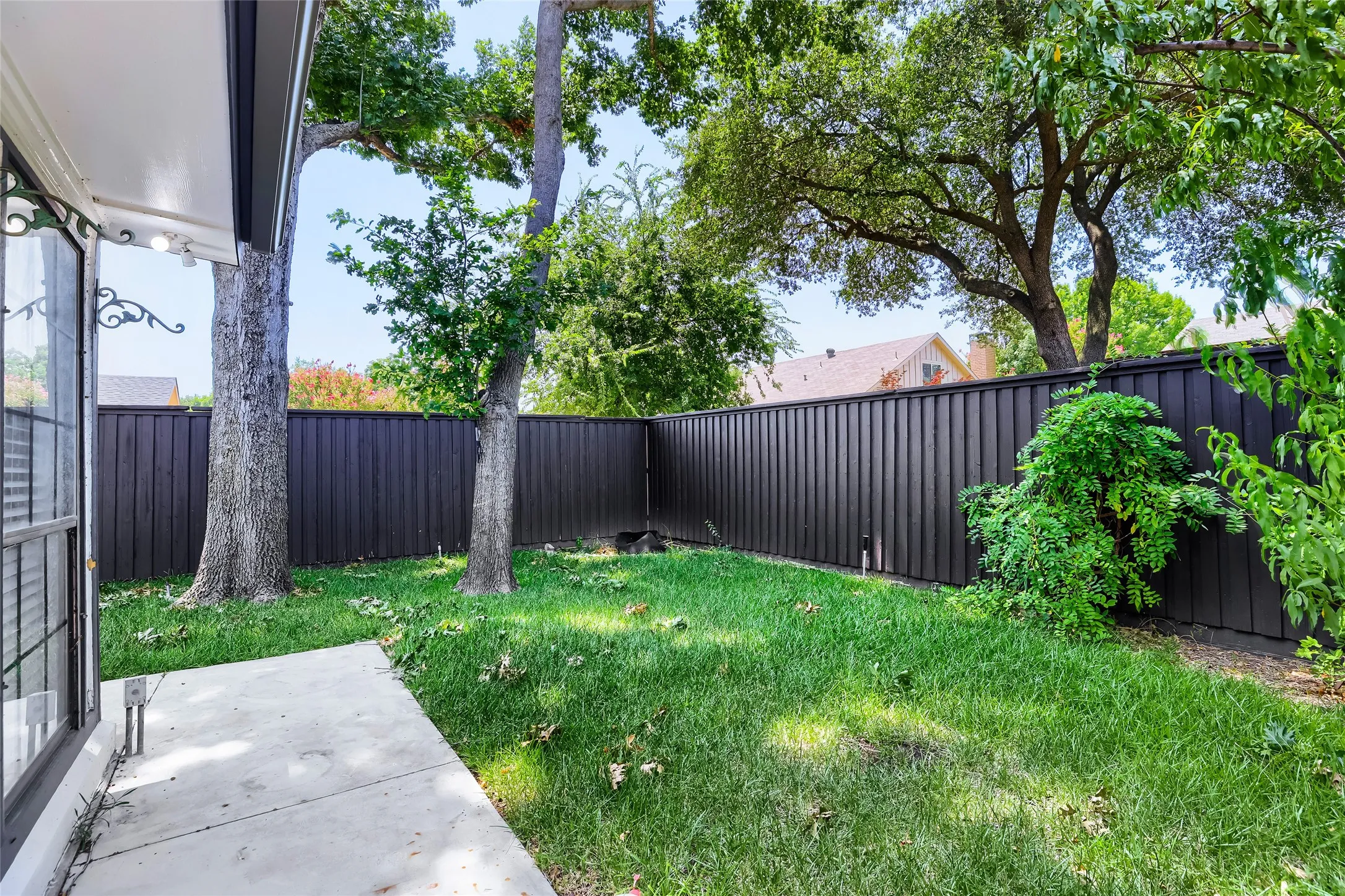 Single Family Residence For Sale in Collin County , 6817 Wickliff Trail, Plano, Texas 75023, 3 Bedroom, 3 Bathroom, 2 Garage spaces, 2,338 Sqft, built in 1986, mls#21340883, Real Estate Agent in Plano, Homes For Sale in Collin county, Homes For Sale in Plano, Realtor in Plano Texas, Real Estate Brokerage Independent Realty Texas, Luminita Cordes Realtor