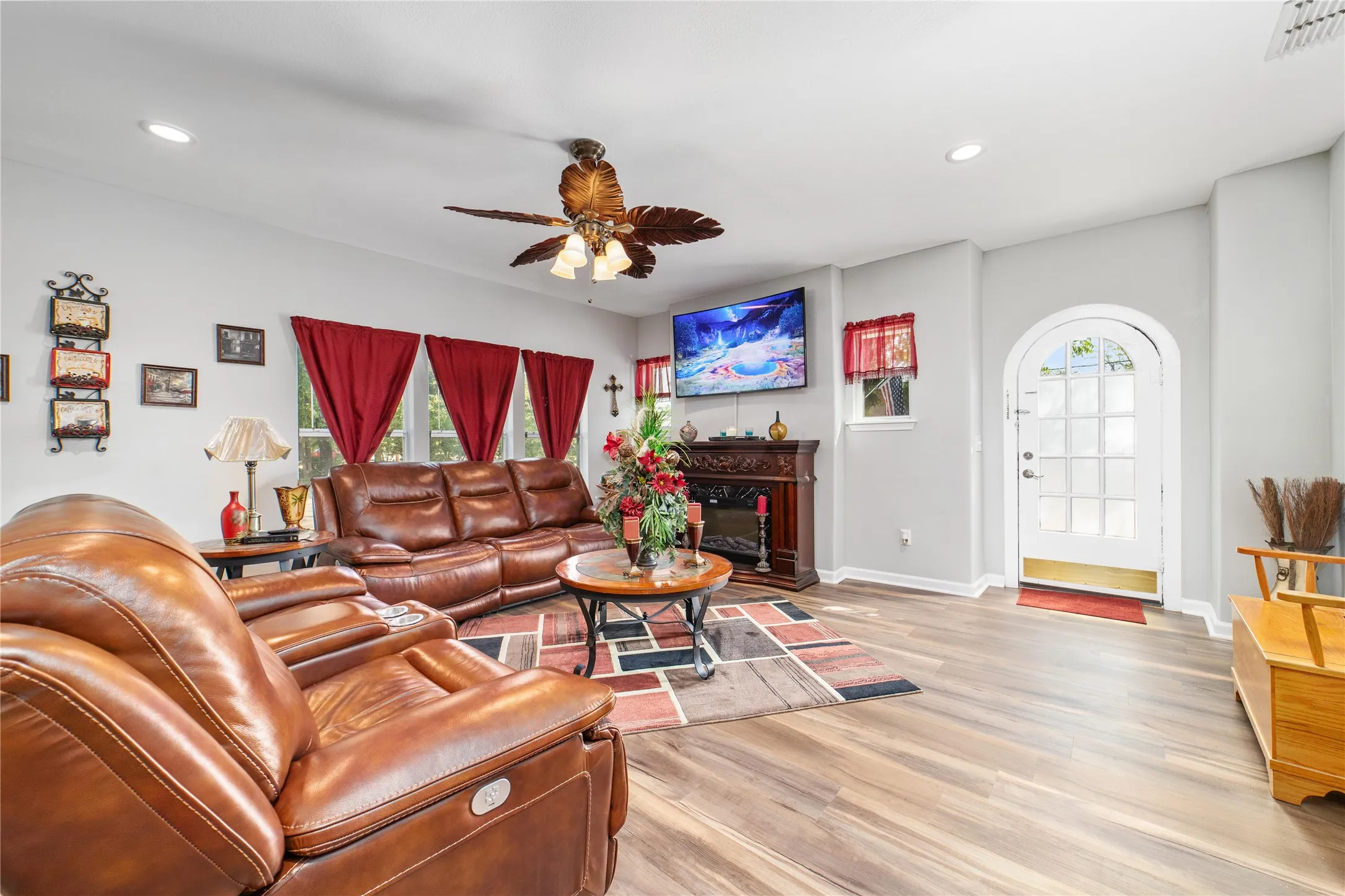 Single Family Residence For Sale in Brown County , 2501 Austin Avenue, Brownwood, Texas 76801, 3 Bedroom, 2 Bathroom, 1 Garage spaces, 1,950 Sqft, built in 0, mls#21347407, Real Estate Agent in Brownwood, Homes For Sale in Brown county, Homes For Sale in Brownwood, Realtor in Brownwood Texas, Real Estate Brokerage Independent Realty Texas, Luminita Cordes Realtor