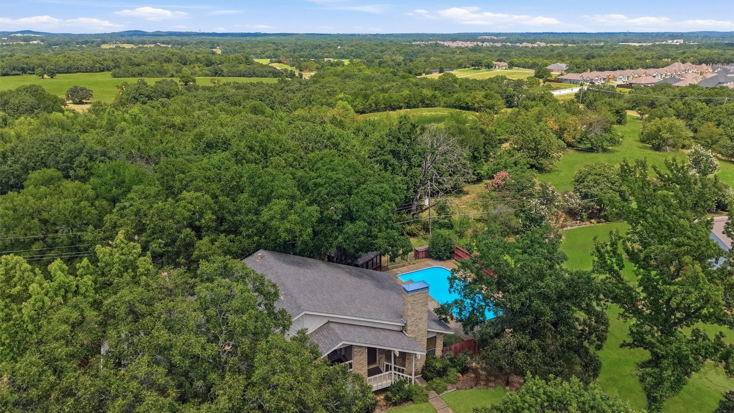 Single Family Residence For Sale in Grayson County , 146 River Hills Drive, Denison, Texas 75020, 4 Bedroom, 3 Bathroom, 2 Garage spaces, 2,785 Sqft, built in 1978, mls#21347427, Real Estate Agent in Denison, Homes For Sale in Grayson county, Homes For Sale in Denison, Realtor in Denison Texas, Real Estate Brokerage Independent Realty Texas, Luminita Cordes Realtor