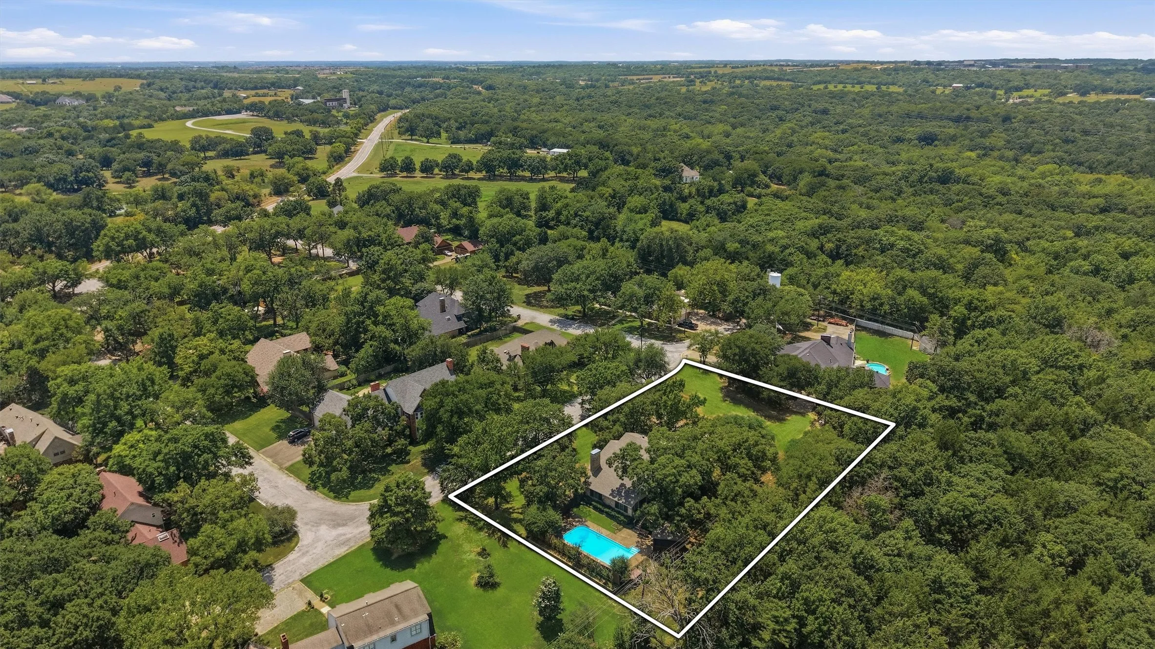 Single Family Residence For Sale in Grayson County , 146 River Hills Drive, Denison, Texas 75020, 4 Bedroom, 3 Bathroom, 2 Garage spaces, 2,785 Sqft, built in 1978, mls#21347427, Real Estate Agent in Denison, Homes For Sale in Grayson county, Homes For Sale in Denison, Realtor in Denison Texas, Real Estate Brokerage Independent Realty Texas, Luminita Cordes Realtor
