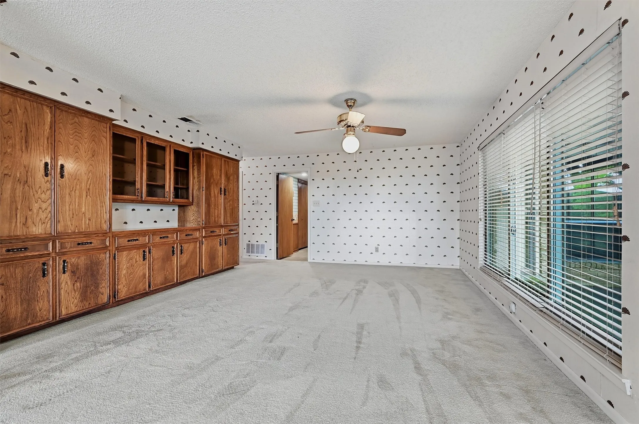 Wet Bar
Custom Built Shelving