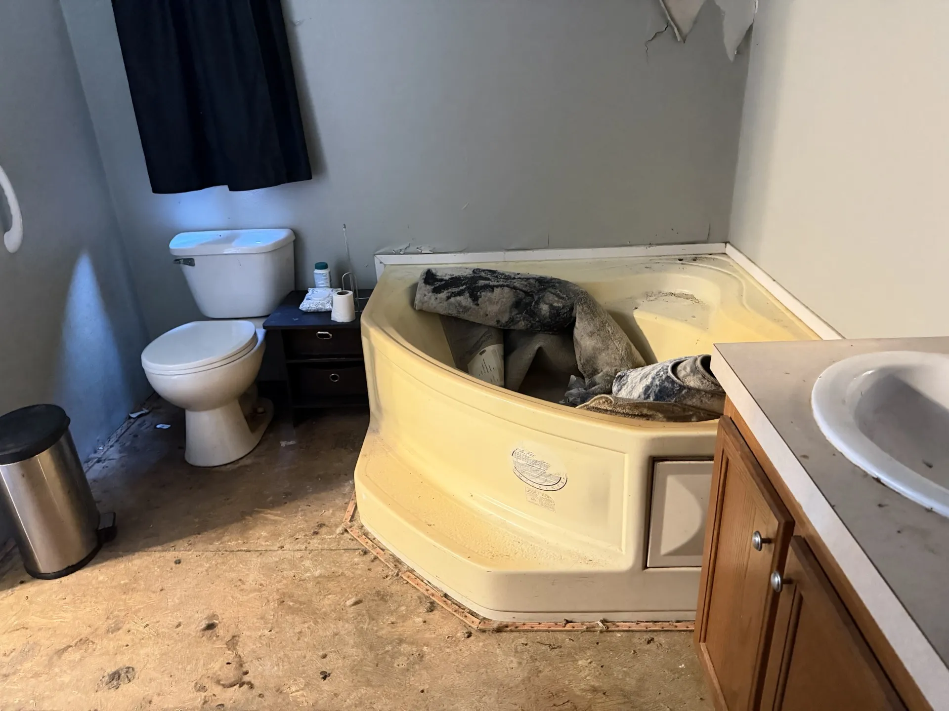 Mobile Home For Sale in Montague County , 355 Indian Hills Road, Bowie, Texas 76230, 4 Bedroom, 2 Bathroom, Garage spaces, 1,840 Sqft, built in 2008, mls#21347545, Real Estate Agent in Bowie, Homes For Sale in Montague county, Homes For Sale in Bowie, Realtor in Bowie Texas, Real Estate Brokerage Independent Realty Texas, Luminita Cordes Realtor
