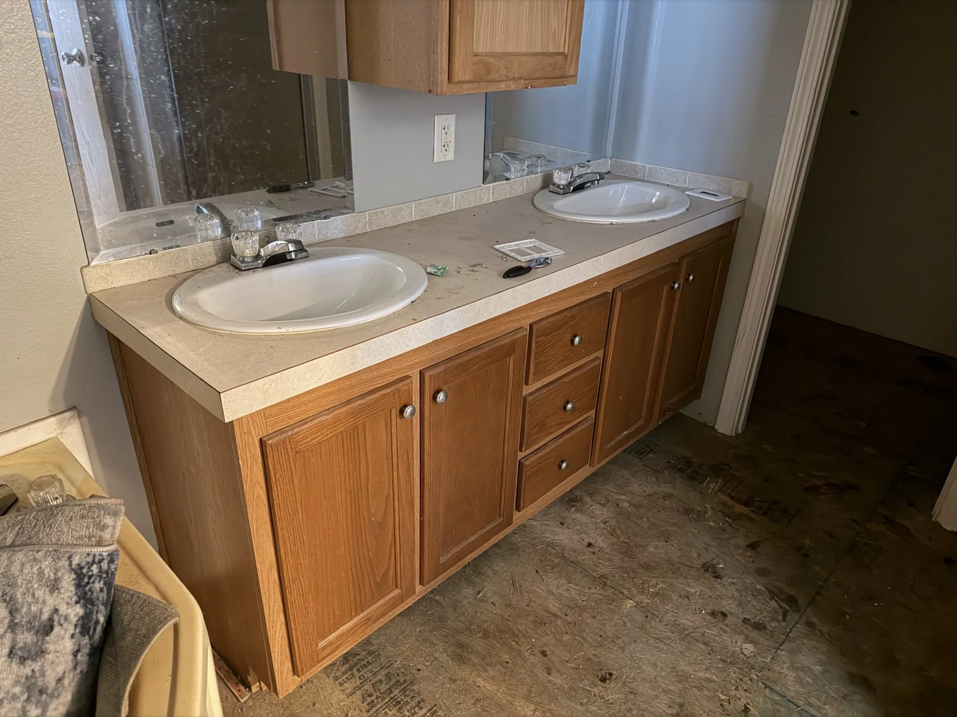 Mobile Home For Sale in Montague County , 355 Indian Hills Road, Bowie, Texas 76230, 4 Bedroom, 2 Bathroom, Garage spaces, 1,840 Sqft, built in 2008, mls#21347545, Real Estate Agent in Bowie, Homes For Sale in Montague county, Homes For Sale in Bowie, Realtor in Bowie Texas, Real Estate Brokerage Independent Realty Texas, Luminita Cordes Realtor