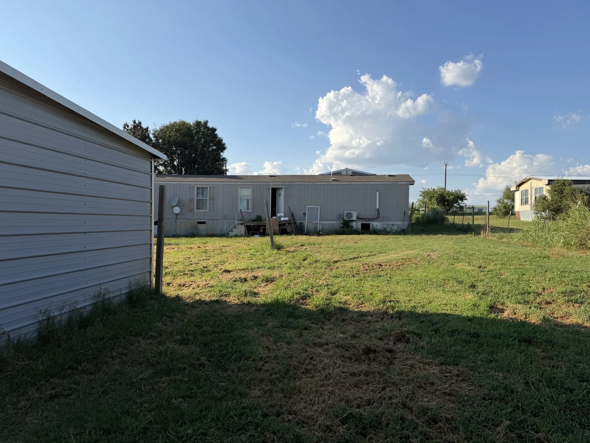 Mobile Home For Sale in Montague County , 355 Indian Hills Road, Bowie, Texas 76230, 4 Bedroom, 2 Bathroom, Garage spaces, 1,840 Sqft, built in 2008, mls#21347545, Real Estate Agent in Bowie, Homes For Sale in Montague county, Homes For Sale in Bowie, Realtor in Bowie Texas, Real Estate Brokerage Independent Realty Texas, Luminita Cordes Realtor