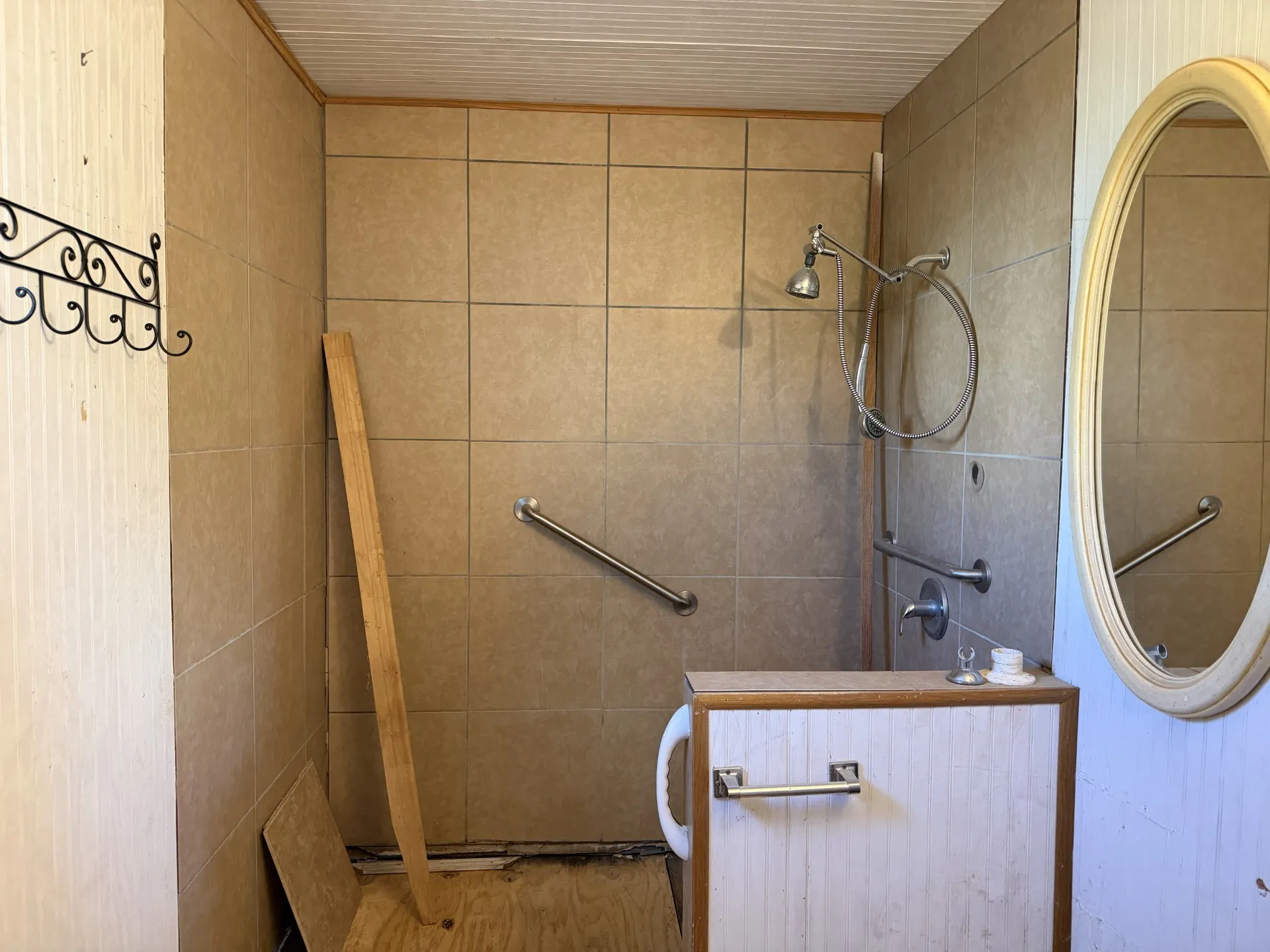 Mobile Home For Sale in Montague County , 355 Indian Hills Road, Bowie, Texas 76230, 4 Bedroom, 2 Bathroom, Garage spaces, 1,840 Sqft, built in 2008, mls#21347545, Real Estate Agent in Bowie, Homes For Sale in Montague county, Homes For Sale in Bowie, Realtor in Bowie Texas, Real Estate Brokerage Independent Realty Texas, Luminita Cordes Realtor