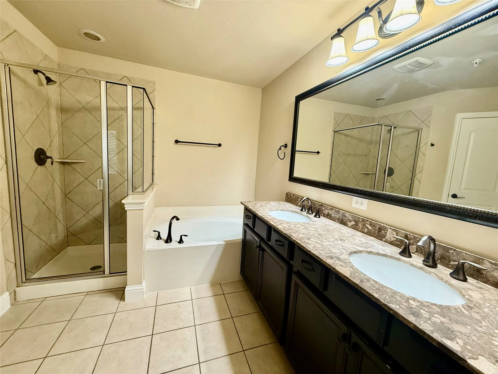 Townhouse For Rent in Denton County , 2617 Jackson Drive, Lewisville, Texas 75067, 3 Bedroom, 3 Bathroom, 2 Garage spaces, 1,901 Sqft, built in 2013, mls#21346157, Real Estate Agent in Lewisville, Homes For Rent in Denton county, Homes For Rent in Lewisville, Realtor in Lewisville Texas, Real Estate Brokerage Independent Realty Texas, Luminita Cordes Realtor