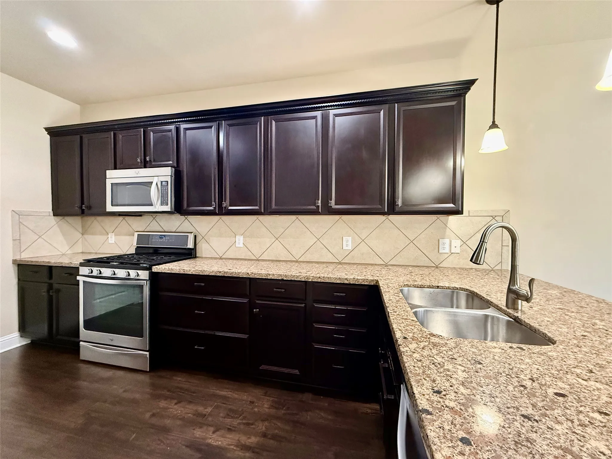 Townhouse For Rent in Denton County , 2617 Jackson Drive, Lewisville, Texas 75067, 3 Bedroom, 3 Bathroom, 2 Garage spaces, 1,901 Sqft, built in 2013, mls#21346157, Real Estate Agent in Lewisville, Homes For Rent in Denton county, Homes For Rent in Lewisville, Realtor in Lewisville Texas, Real Estate Brokerage Independent Realty Texas, Luminita Cordes Realtor