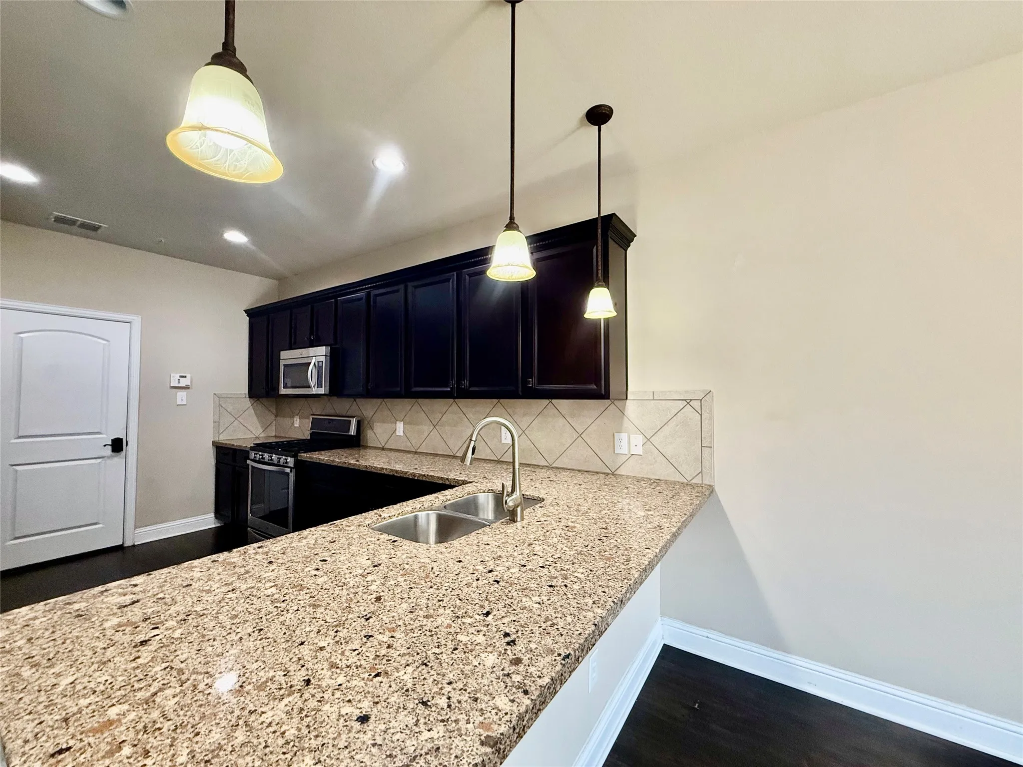 Townhouse For Rent in Denton County , 2617 Jackson Drive, Lewisville, Texas 75067, 3 Bedroom, 3 Bathroom, 2 Garage spaces, 1,901 Sqft, built in 2013, mls#21346157, Real Estate Agent in Lewisville, Homes For Rent in Denton county, Homes For Rent in Lewisville, Realtor in Lewisville Texas, Real Estate Brokerage Independent Realty Texas, Luminita Cordes Realtor