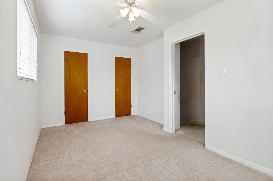 Second large bedroom with 2 walk-in closets
