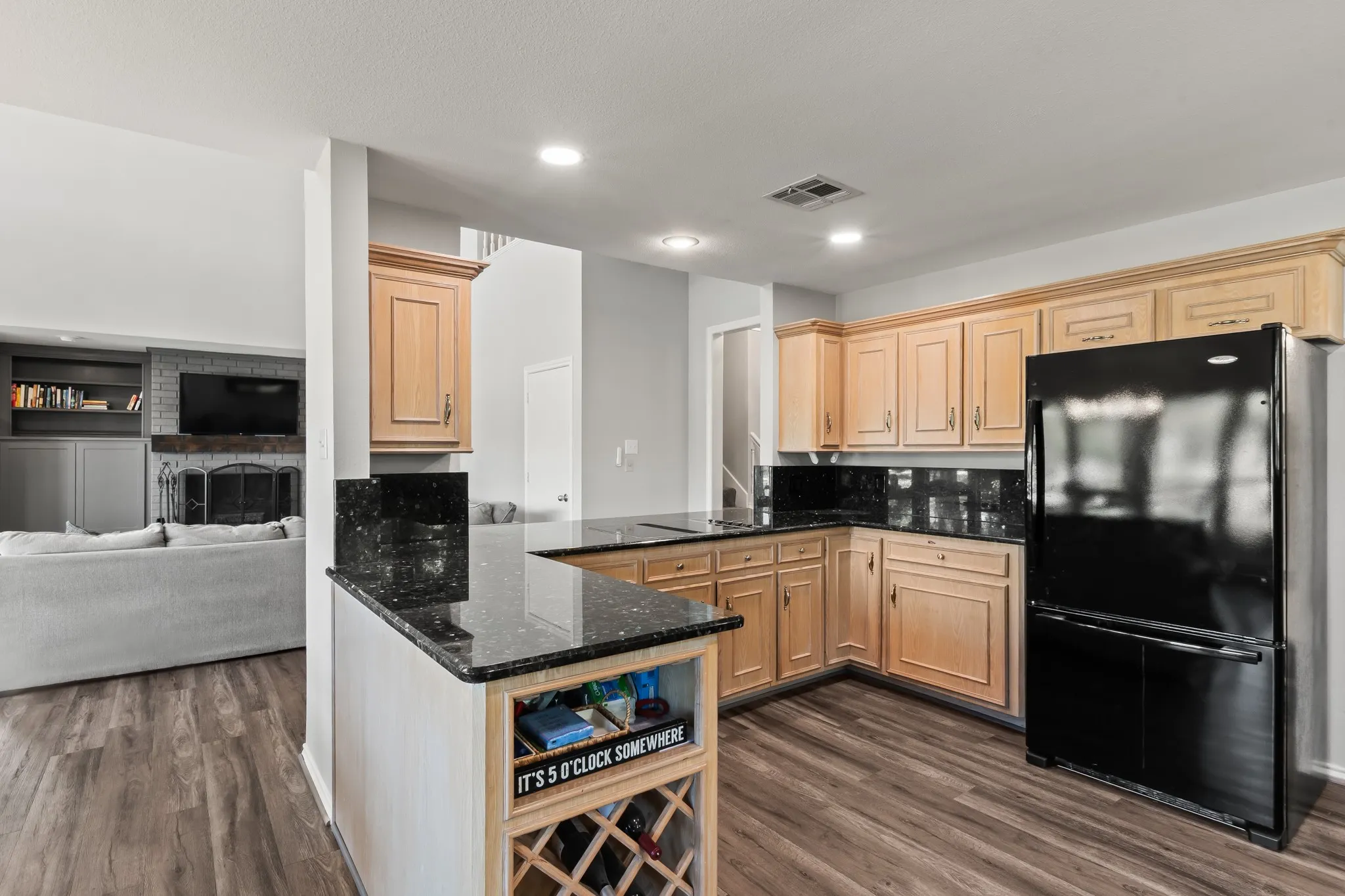 Great kitchen layout for entertaining guests.