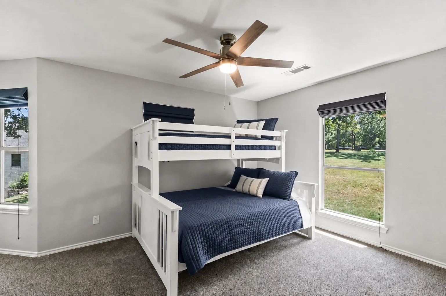 Single Family Residence For Sale in Henderson County , 5366 Point LaVista, Malakoff, Texas 75148, 3 Bedroom, 3 Bathroom, 2 Garage spaces, 2,470 Sqft, built in 1991, mls#21346648, Real Estate Agent in Malakoff, Homes For Sale in Henderson county, Homes For Sale in Malakoff, Realtor in Malakoff Texas, Real Estate Brokerage Independent Realty Texas, Luminita Cordes Realtor