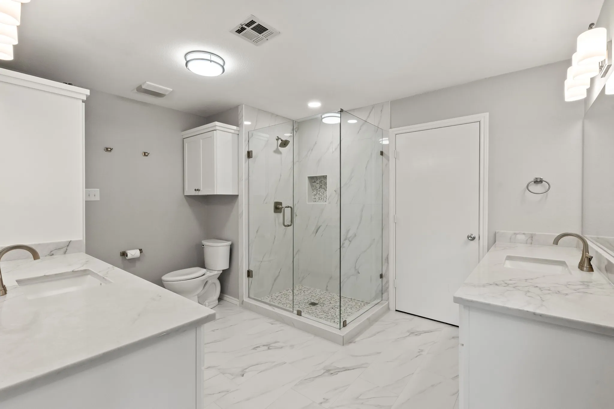 Single Family Residence For Sale in Henderson County , 5366 Point LaVista, Malakoff, Texas 75148, 3 Bedroom, 3 Bathroom, 2 Garage spaces, 2,470 Sqft, built in 1991, mls#21346648, Real Estate Agent in Malakoff, Homes For Sale in Henderson county, Homes For Sale in Malakoff, Realtor in Malakoff Texas, Real Estate Brokerage Independent Realty Texas, Luminita Cordes Realtor