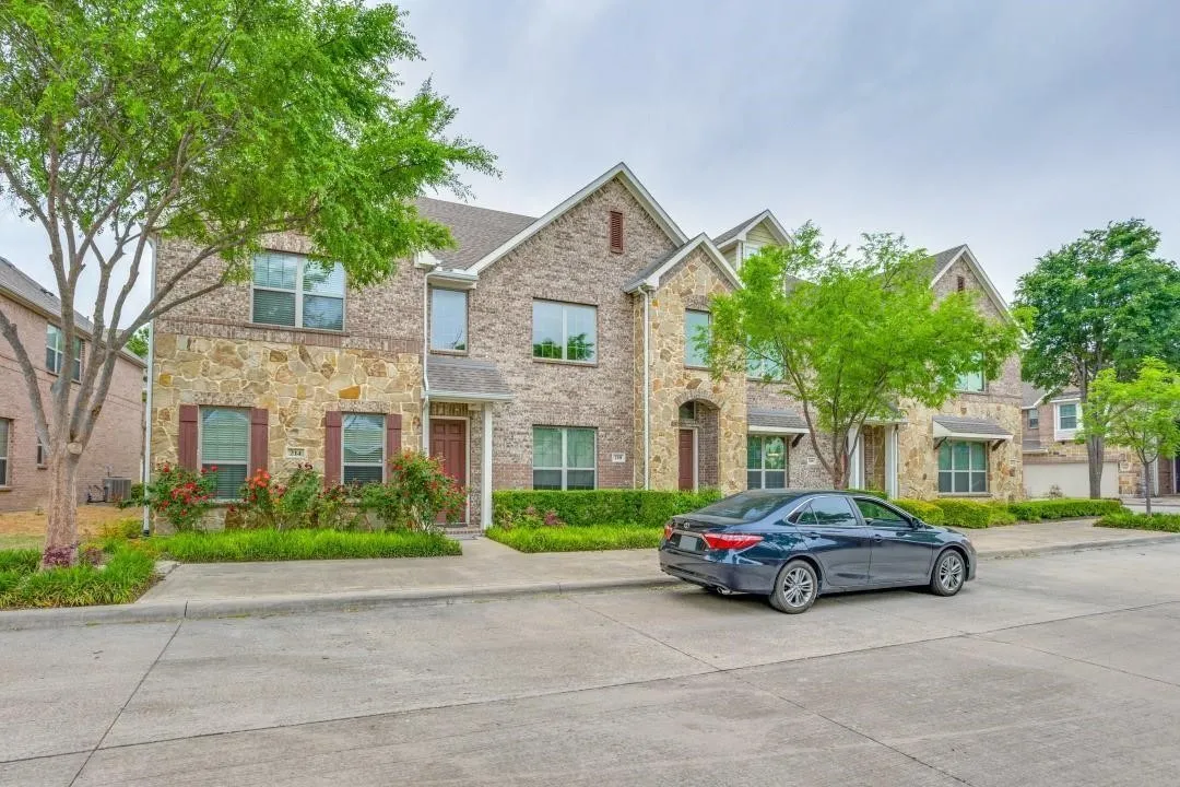 Townhouse For Sale in Dallas County , 214 Alexandra Avenue, Richardson, Texas 75081, 3 Bedroom, 3 Bathroom, 2 Garage spaces, 1,956 Sqft, built in 2012, Price $425,000, mls#21347555, Real Estate Agent in Richardson, Homes For Sale in Dallas county, Homes For Sale in Richardson, Realtor in Richardson Texas, Real Estate Brokerage Independent Realty Texas, Luminita Cordes Realtor