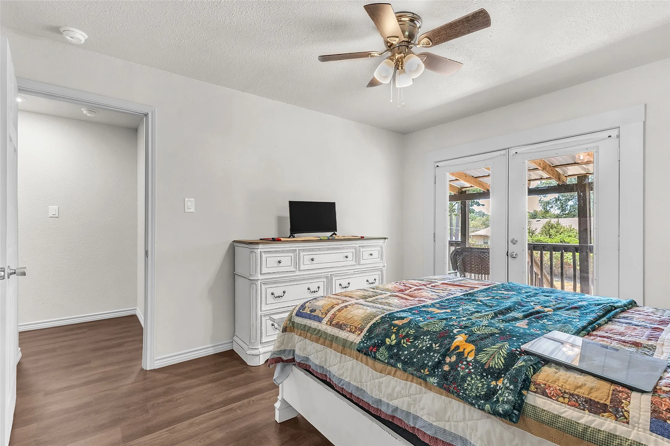 Spacious for Queen Bed and large furniture