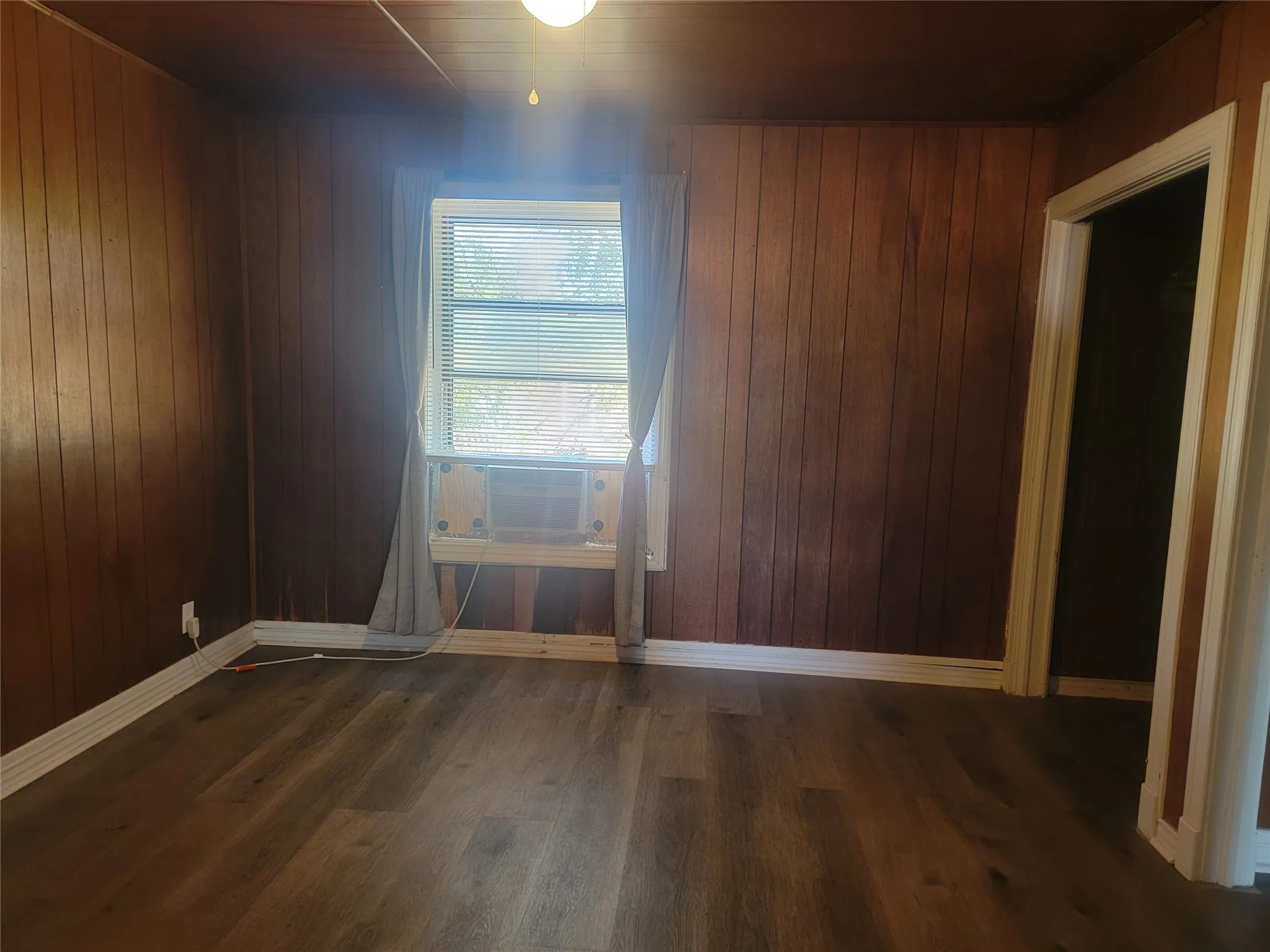2042 N 14th