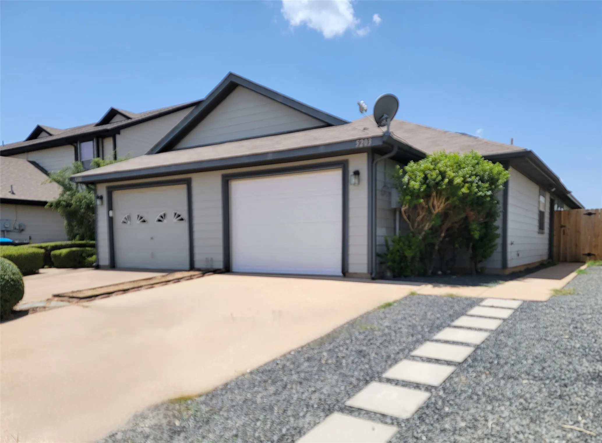 Single Family Residence For Rent in Tarrant County , 5203 Mountain Spring Trail, Fort Worth, Texas 76123, 2 Bedroom, 2 Bathroom, 1 Garage spaces, 1,038 Sqft, built in 2004, mls#21340204, Real Estate Agent in Fort Worth, Homes For Rent in Tarrant county, Homes For Rent in Fort Worth, Realtor in Fort Worth Texas, Real Estate Brokerage Independent Realty Texas, Luminita Cordes Realtor
