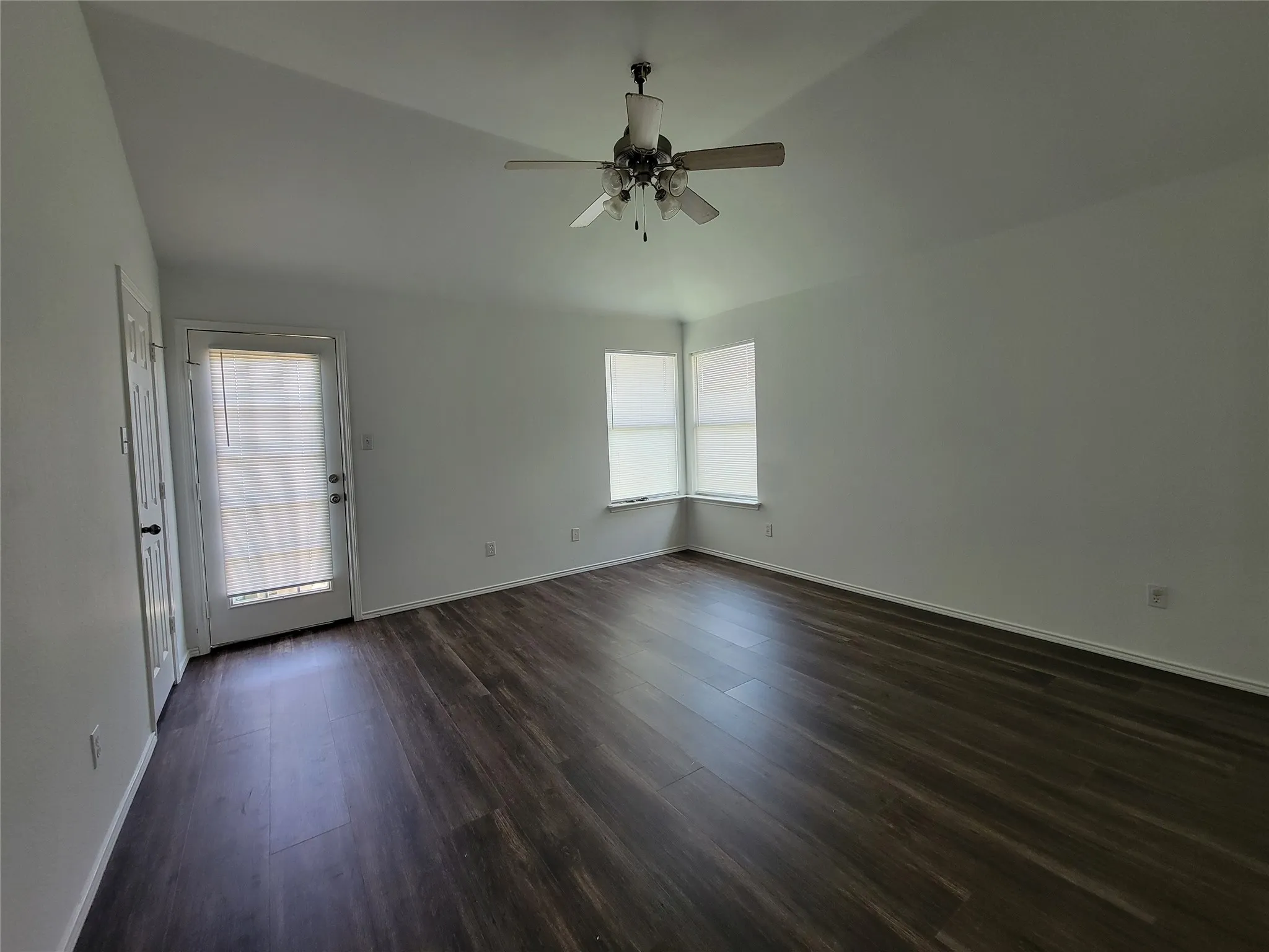 Single Family Residence For Rent in Tarrant County , 5203 Mountain Spring Trail, Fort Worth, Texas 76123, 2 Bedroom, 2 Bathroom, 1 Garage spaces, 1,038 Sqft, built in 2004, mls#21340204, Real Estate Agent in Fort Worth, Homes For Rent in Tarrant county, Homes For Rent in Fort Worth, Realtor in Fort Worth Texas, Real Estate Brokerage Independent Realty Texas, Luminita Cordes Realtor