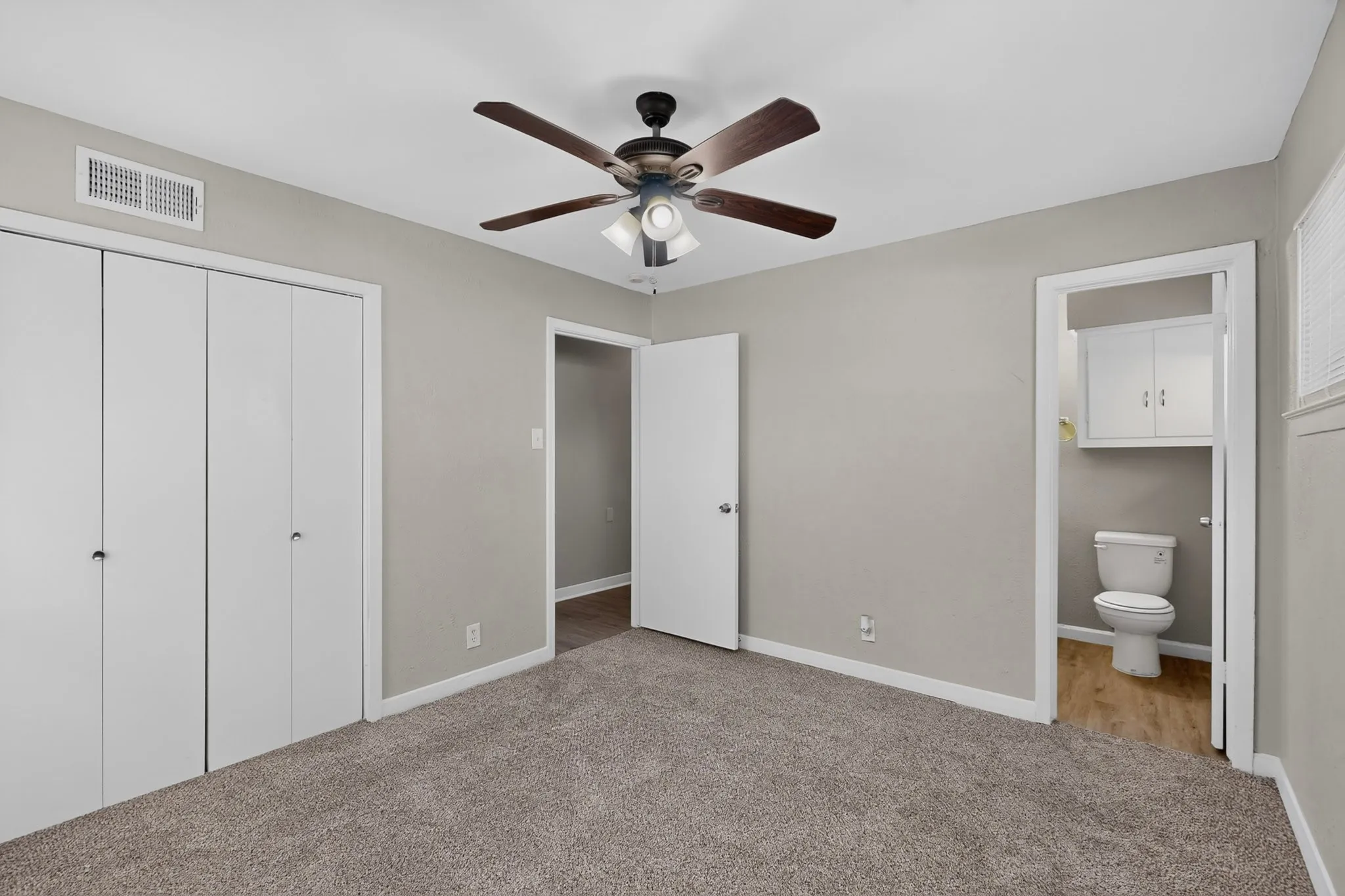 Single Family Residence For Sale in Dallas County , 2021 Proctor Drive, Grand Prairie, Texas 75051, 3 Bedroom, 2 Bathroom, 1 Garage spaces, 1,248 Sqft, built in 1956, mls#21347507, Real Estate Agent in Grand Prairie, Homes For Sale in Dallas county, Homes For Sale in Grand Prairie, Realtor in Grand Prairie Texas, Real Estate Brokerage Independent Realty Texas, Luminita Cordes Realtor