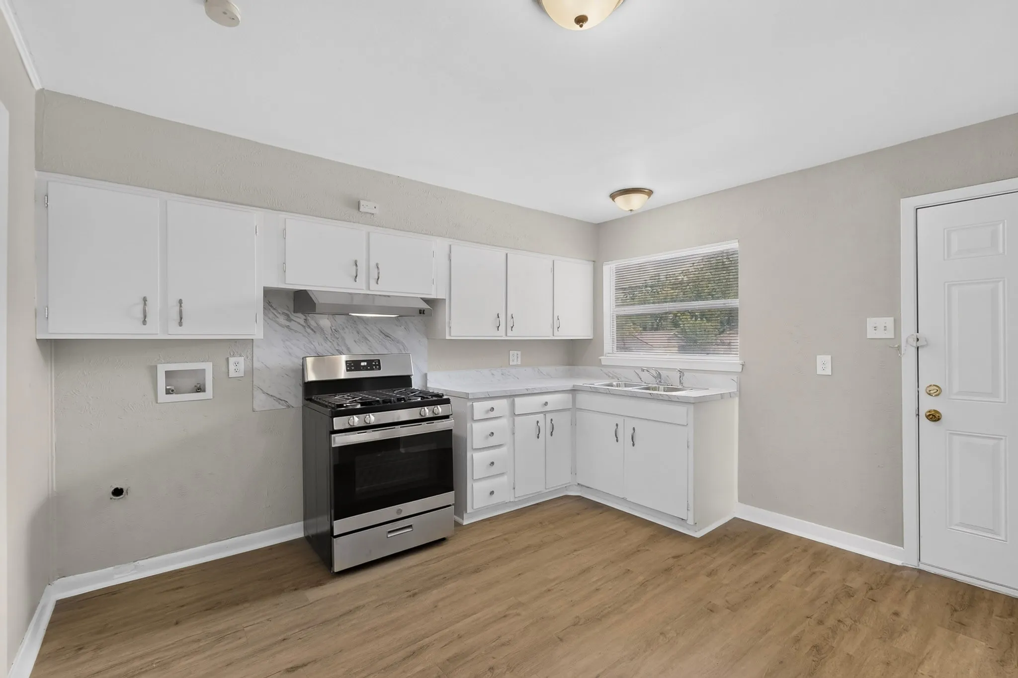 Single Family Residence For Sale in Dallas County , 2021 Proctor Drive, Grand Prairie, Texas 75051, 3 Bedroom, 2 Bathroom, 1 Garage spaces, 1,248 Sqft, built in 1956, mls#21347507, Real Estate Agent in Grand Prairie, Homes For Sale in Dallas county, Homes For Sale in Grand Prairie, Realtor in Grand Prairie Texas, Real Estate Brokerage Independent Realty Texas, Luminita Cordes Realtor