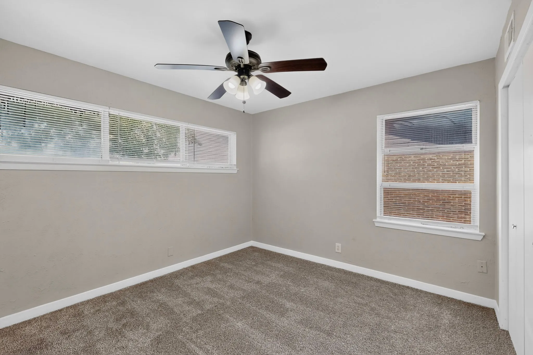 Single Family Residence For Sale in Dallas County , 2021 Proctor Drive, Grand Prairie, Texas 75051, 3 Bedroom, 2 Bathroom, 1 Garage spaces, 1,248 Sqft, built in 1956, mls#21347507, Real Estate Agent in Grand Prairie, Homes For Sale in Dallas county, Homes For Sale in Grand Prairie, Realtor in Grand Prairie Texas, Real Estate Brokerage Independent Realty Texas, Luminita Cordes Realtor