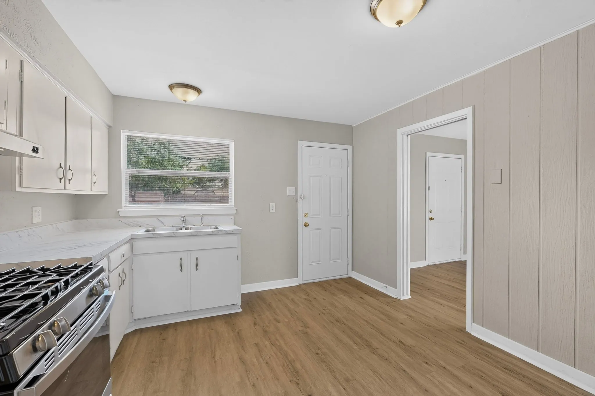 Single Family Residence For Sale in Dallas County , 2021 Proctor Drive, Grand Prairie, Texas 75051, 3 Bedroom, 2 Bathroom, 1 Garage spaces, 1,248 Sqft, built in 1956, mls#21347507, Real Estate Agent in Grand Prairie, Homes For Sale in Dallas county, Homes For Sale in Grand Prairie, Realtor in Grand Prairie Texas, Real Estate Brokerage Independent Realty Texas, Luminita Cordes Realtor