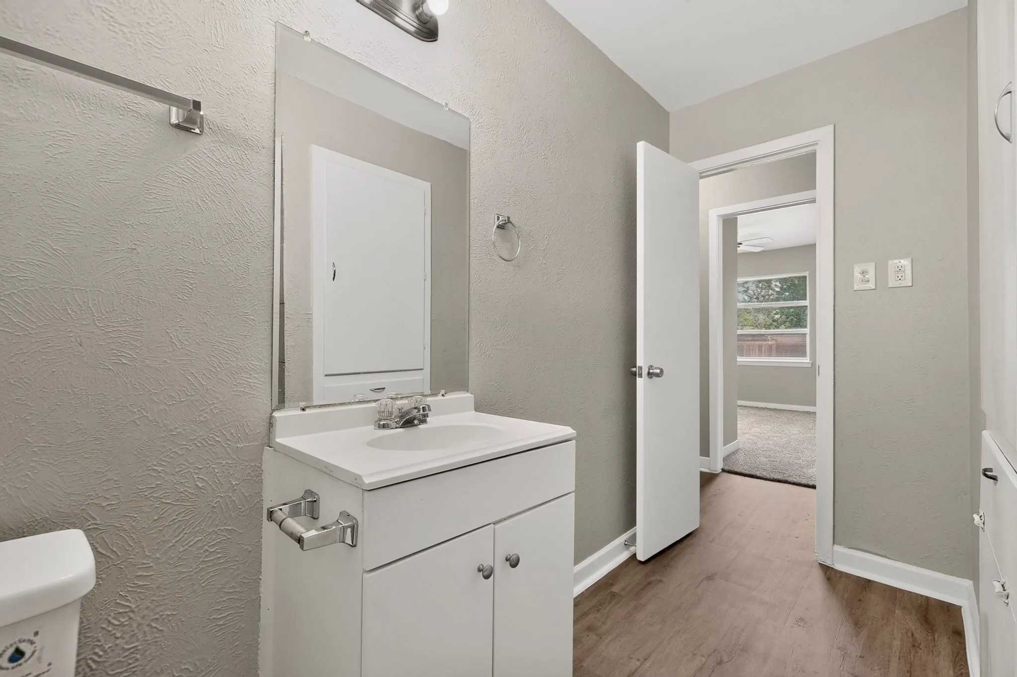 Single Family Residence For Sale in Dallas County , 2021 Proctor Drive, Grand Prairie, Texas 75051, 3 Bedroom, 2 Bathroom, 1 Garage spaces, 1,248 Sqft, built in 1956, mls#21347507, Real Estate Agent in Grand Prairie, Homes For Sale in Dallas county, Homes For Sale in Grand Prairie, Realtor in Grand Prairie Texas, Real Estate Brokerage Independent Realty Texas, Luminita Cordes Realtor