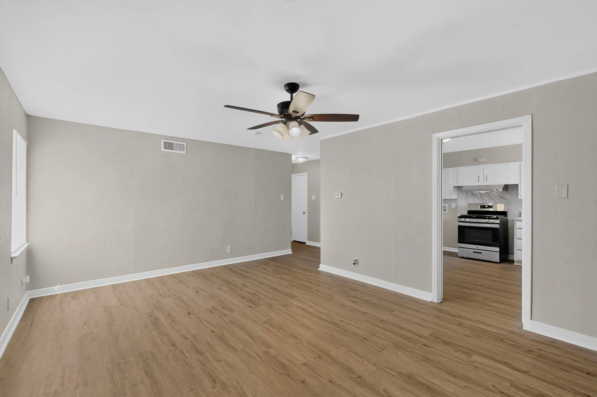 Single Family Residence For Sale in Dallas County , 2021 Proctor Drive, Grand Prairie, Texas 75051, 3 Bedroom, 2 Bathroom, 1 Garage spaces, 1,248 Sqft, built in 1956, mls#21347507, Real Estate Agent in Grand Prairie, Homes For Sale in Dallas county, Homes For Sale in Grand Prairie, Realtor in Grand Prairie Texas, Real Estate Brokerage Independent Realty Texas, Luminita Cordes Realtor