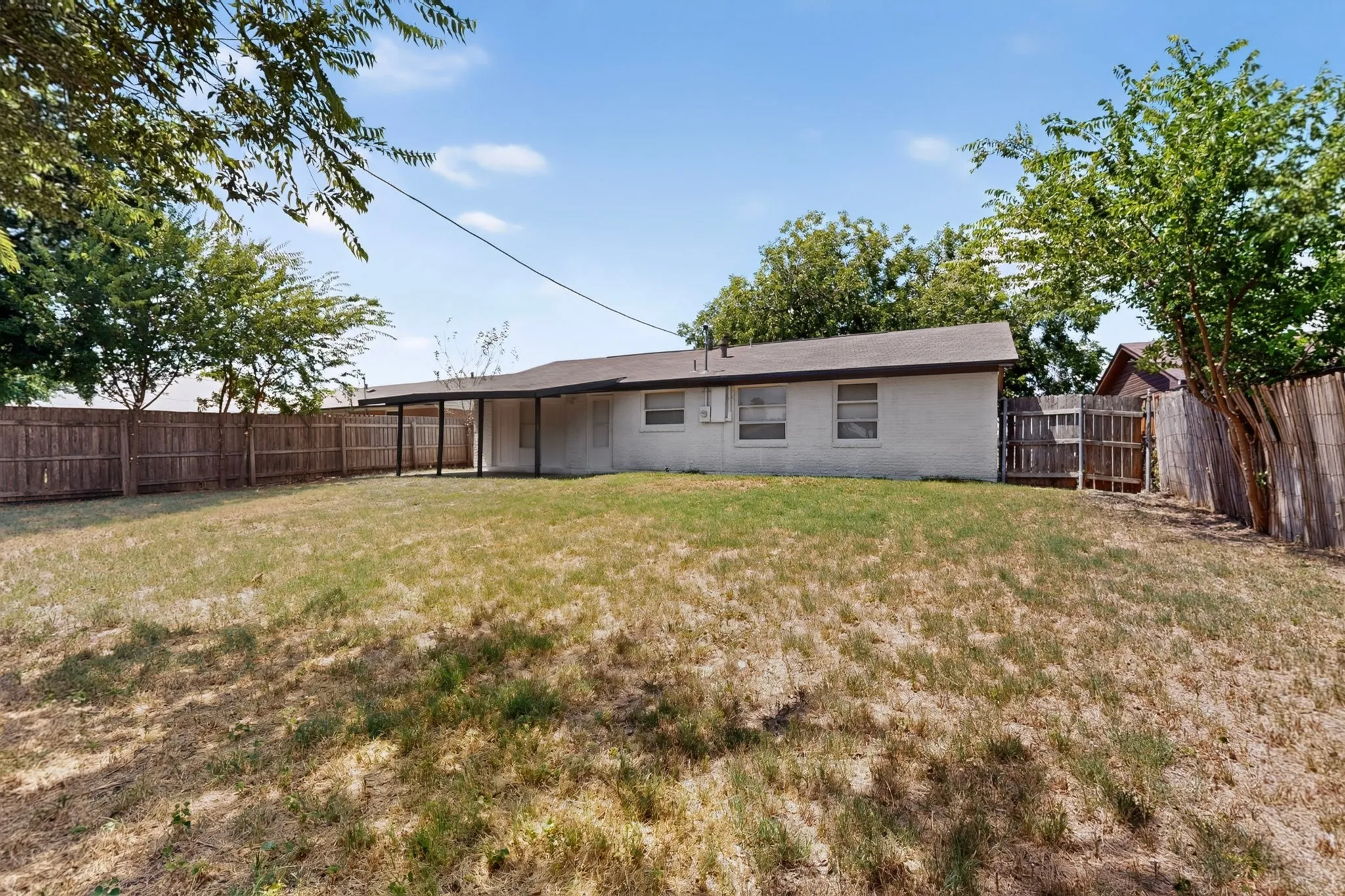 Single Family Residence For Sale in Dallas County , 2021 Proctor Drive, Grand Prairie, Texas 75051, 3 Bedroom, 2 Bathroom, 1 Garage spaces, 1,248 Sqft, built in 1956, mls#21347507, Real Estate Agent in Grand Prairie, Homes For Sale in Dallas county, Homes For Sale in Grand Prairie, Realtor in Grand Prairie Texas, Real Estate Brokerage Independent Realty Texas, Luminita Cordes Realtor