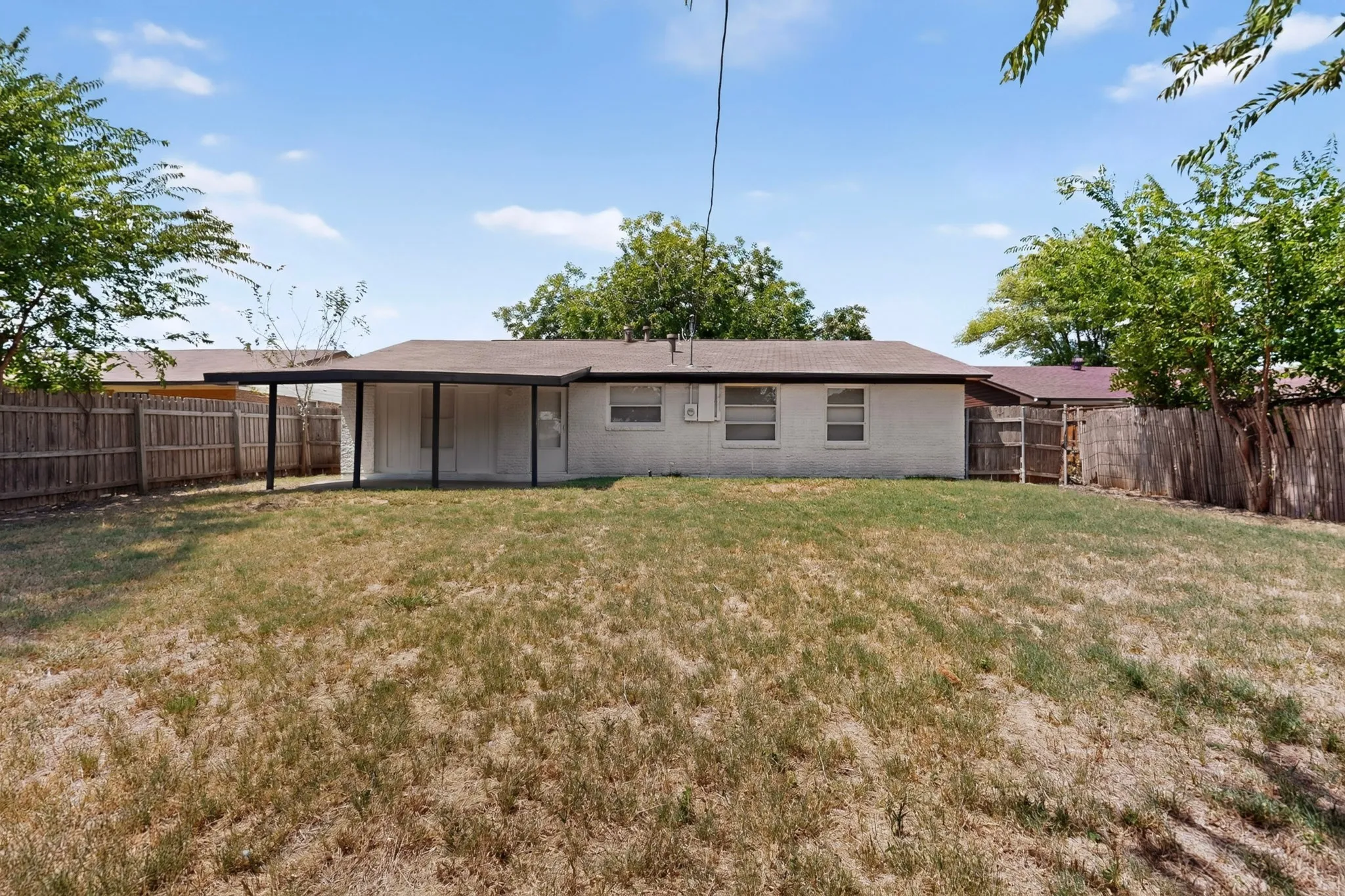 Single Family Residence For Sale in Dallas County , 2021 Proctor Drive, Grand Prairie, Texas 75051, 3 Bedroom, 2 Bathroom, 1 Garage spaces, 1,248 Sqft, built in 1956, mls#21347507, Real Estate Agent in Grand Prairie, Homes For Sale in Dallas county, Homes For Sale in Grand Prairie, Realtor in Grand Prairie Texas, Real Estate Brokerage Independent Realty Texas, Luminita Cordes Realtor