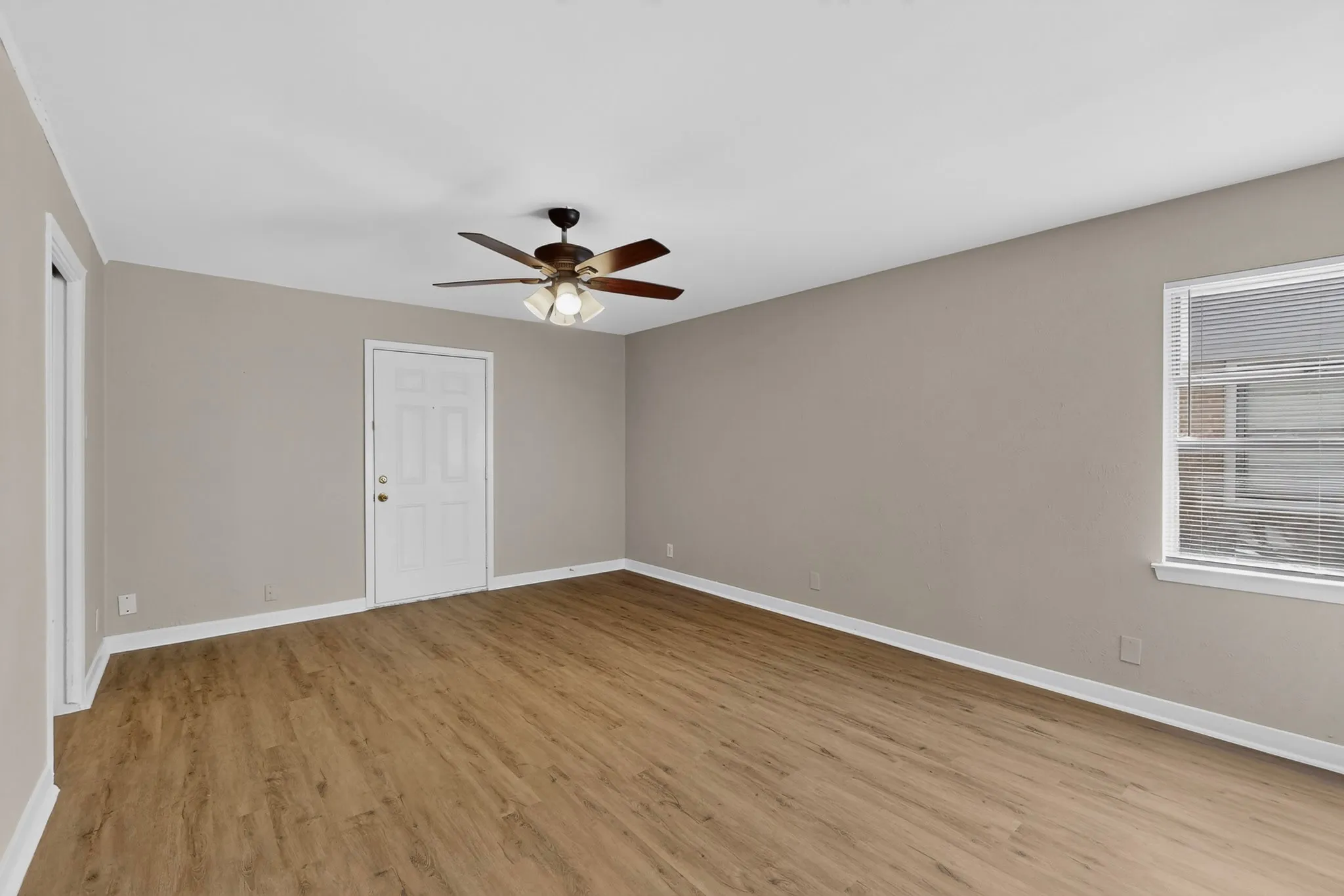 Single Family Residence For Sale in Dallas County , 2021 Proctor Drive, Grand Prairie, Texas 75051, 3 Bedroom, 2 Bathroom, 1 Garage spaces, 1,248 Sqft, built in 1956, mls#21347507, Real Estate Agent in Grand Prairie, Homes For Sale in Dallas county, Homes For Sale in Grand Prairie, Realtor in Grand Prairie Texas, Real Estate Brokerage Independent Realty Texas, Luminita Cordes Realtor