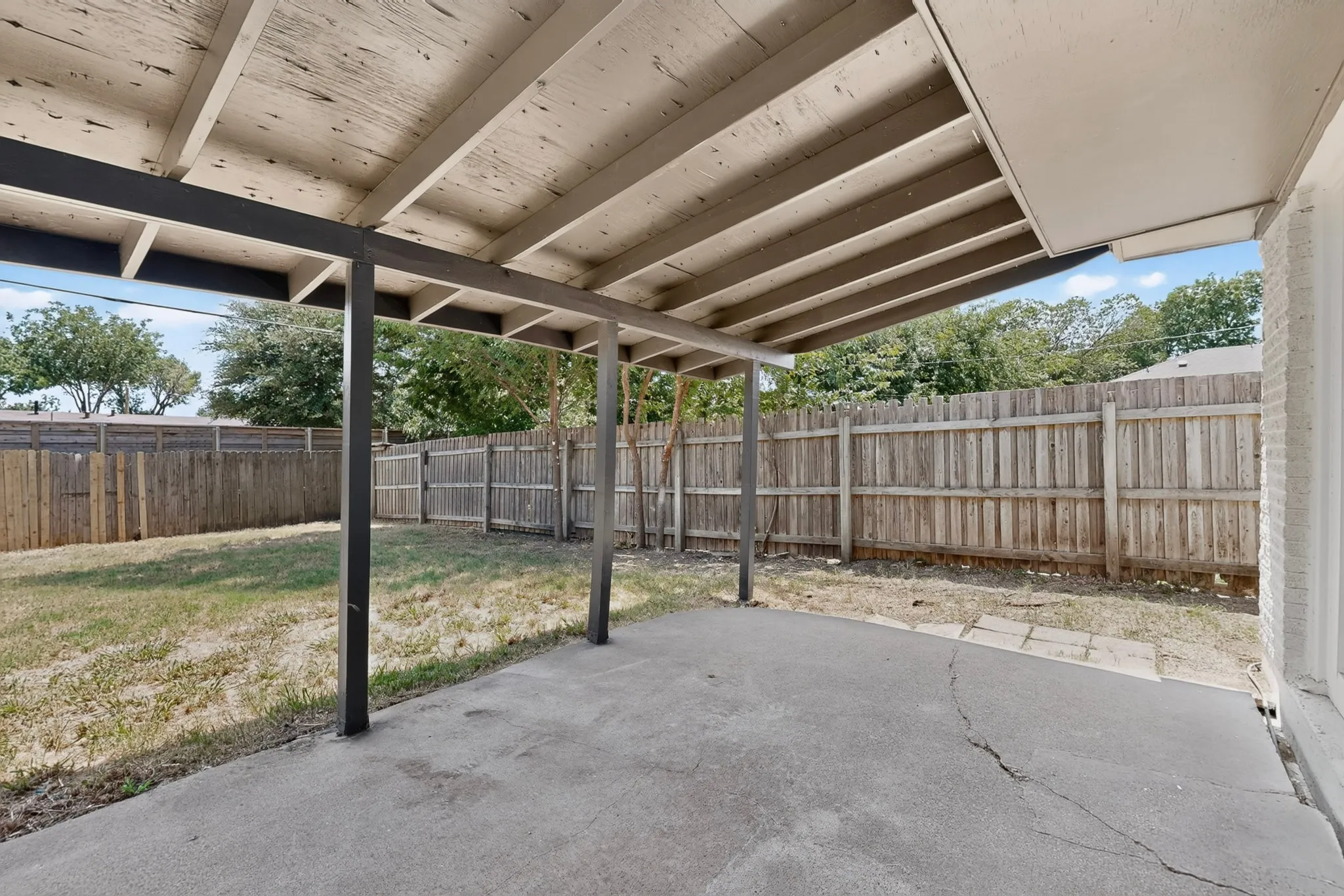Single Family Residence For Sale in Dallas County , 2021 Proctor Drive, Grand Prairie, Texas 75051, 3 Bedroom, 2 Bathroom, 1 Garage spaces, 1,248 Sqft, built in 1956, mls#21347507, Real Estate Agent in Grand Prairie, Homes For Sale in Dallas county, Homes For Sale in Grand Prairie, Realtor in Grand Prairie Texas, Real Estate Brokerage Independent Realty Texas, Luminita Cordes Realtor