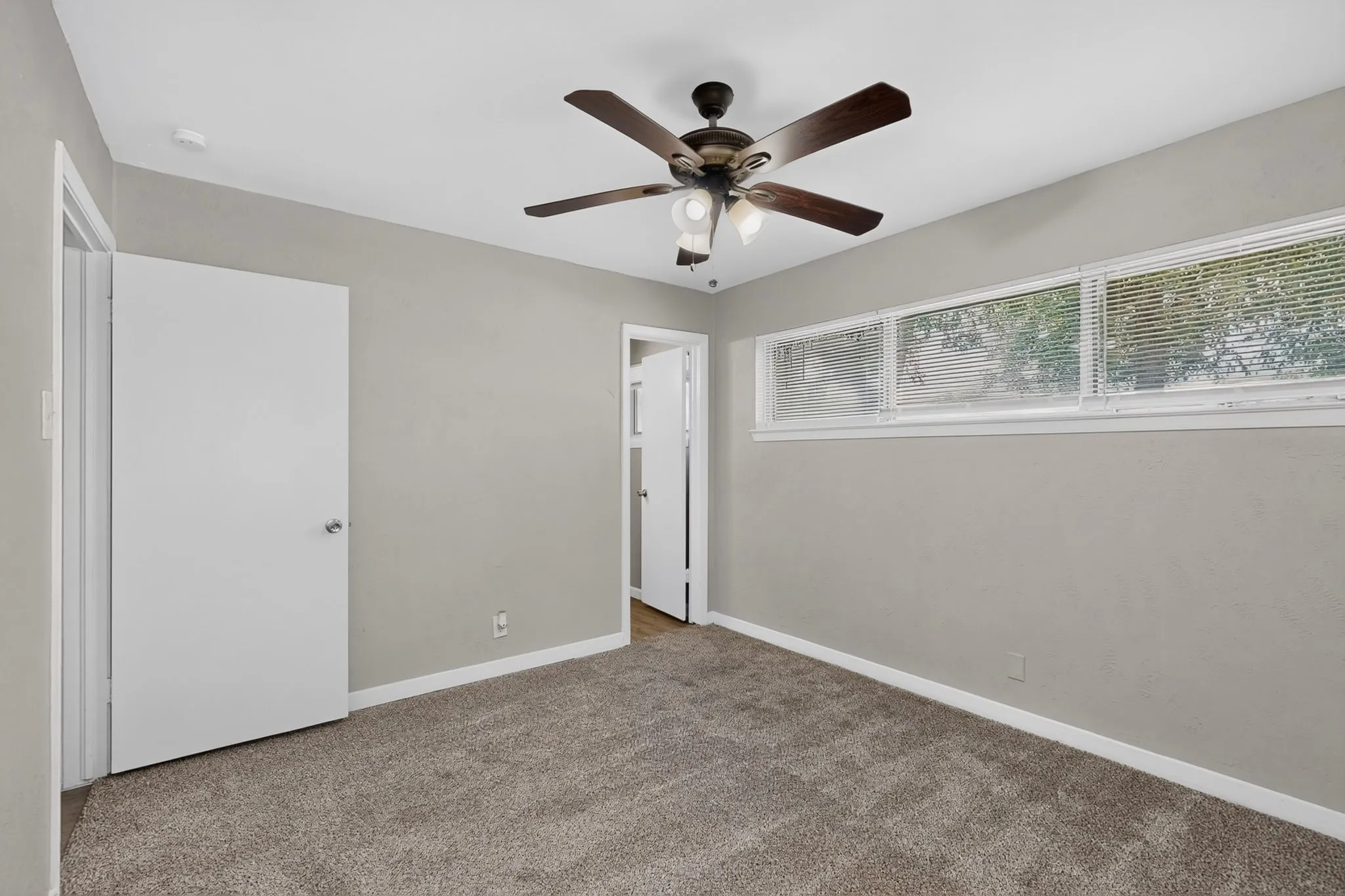 Single Family Residence For Sale in Dallas County , 2021 Proctor Drive, Grand Prairie, Texas 75051, 3 Bedroom, 2 Bathroom, 1 Garage spaces, 1,248 Sqft, built in 1956, mls#21347507, Real Estate Agent in Grand Prairie, Homes For Sale in Dallas county, Homes For Sale in Grand Prairie, Realtor in Grand Prairie Texas, Real Estate Brokerage Independent Realty Texas, Luminita Cordes Realtor