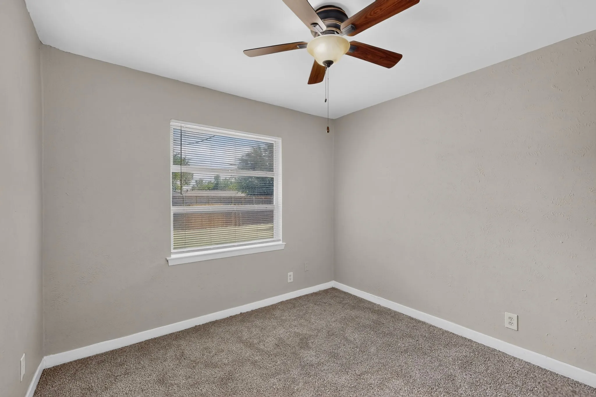 Single Family Residence For Sale in Dallas County , 2021 Proctor Drive, Grand Prairie, Texas 75051, 3 Bedroom, 2 Bathroom, 1 Garage spaces, 1,248 Sqft, built in 1956, mls#21347507, Real Estate Agent in Grand Prairie, Homes For Sale in Dallas county, Homes For Sale in Grand Prairie, Realtor in Grand Prairie Texas, Real Estate Brokerage Independent Realty Texas, Luminita Cordes Realtor