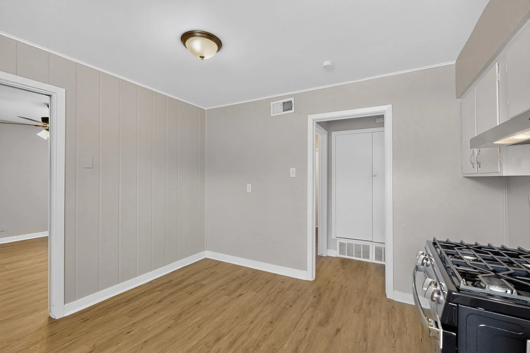 Single Family Residence For Sale in Dallas County , 2021 Proctor Drive, Grand Prairie, Texas 75051, 3 Bedroom, 2 Bathroom, 1 Garage spaces, 1,248 Sqft, built in 1956, mls#21347507, Real Estate Agent in Grand Prairie, Homes For Sale in Dallas county, Homes For Sale in Grand Prairie, Realtor in Grand Prairie Texas, Real Estate Brokerage Independent Realty Texas, Luminita Cordes Realtor