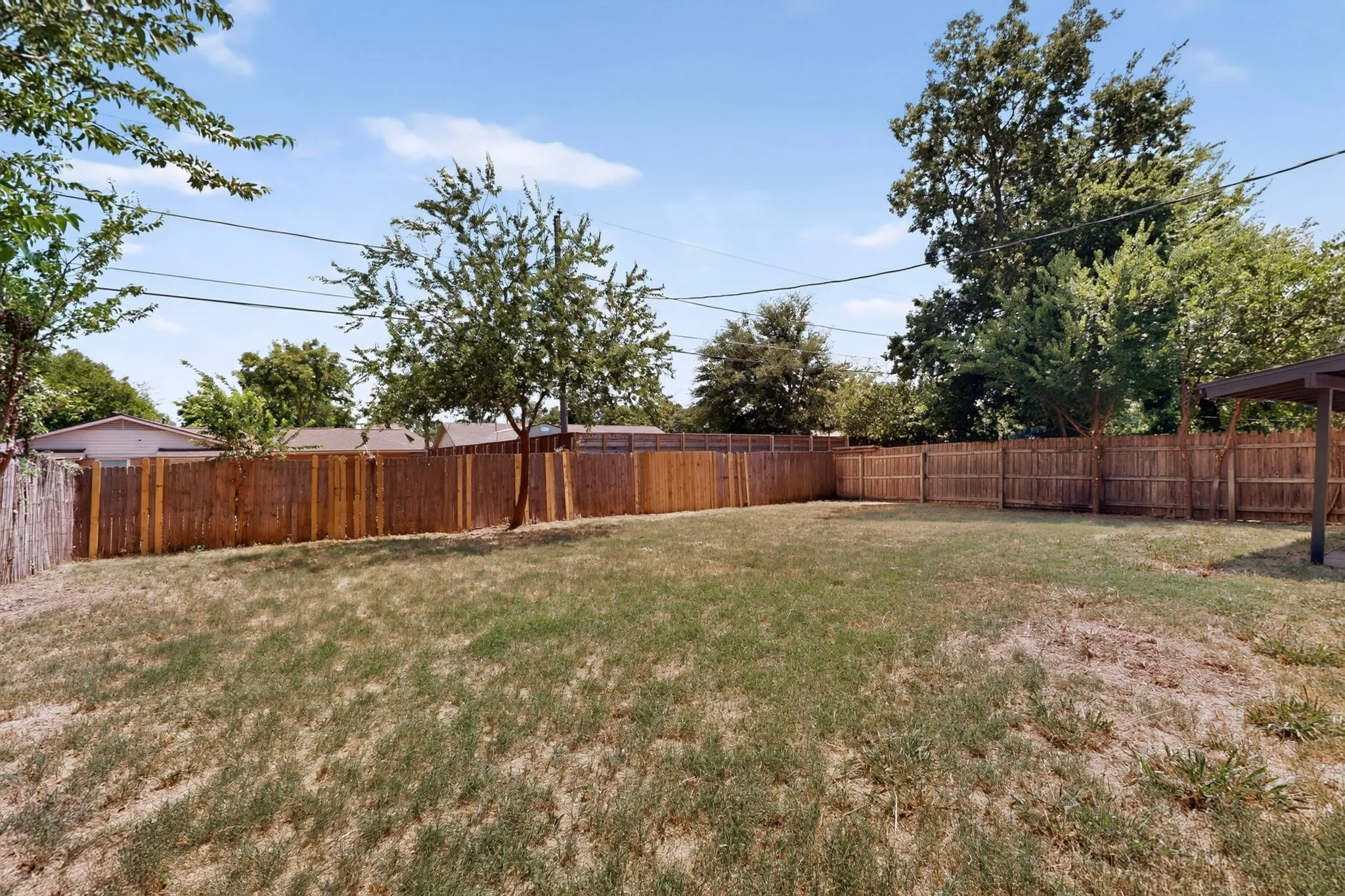 Single Family Residence For Sale in Dallas County , 2021 Proctor Drive, Grand Prairie, Texas 75051, 3 Bedroom, 2 Bathroom, 1 Garage spaces, 1,248 Sqft, built in 1956, mls#21347507, Real Estate Agent in Grand Prairie, Homes For Sale in Dallas county, Homes For Sale in Grand Prairie, Realtor in Grand Prairie Texas, Real Estate Brokerage Independent Realty Texas, Luminita Cordes Realtor