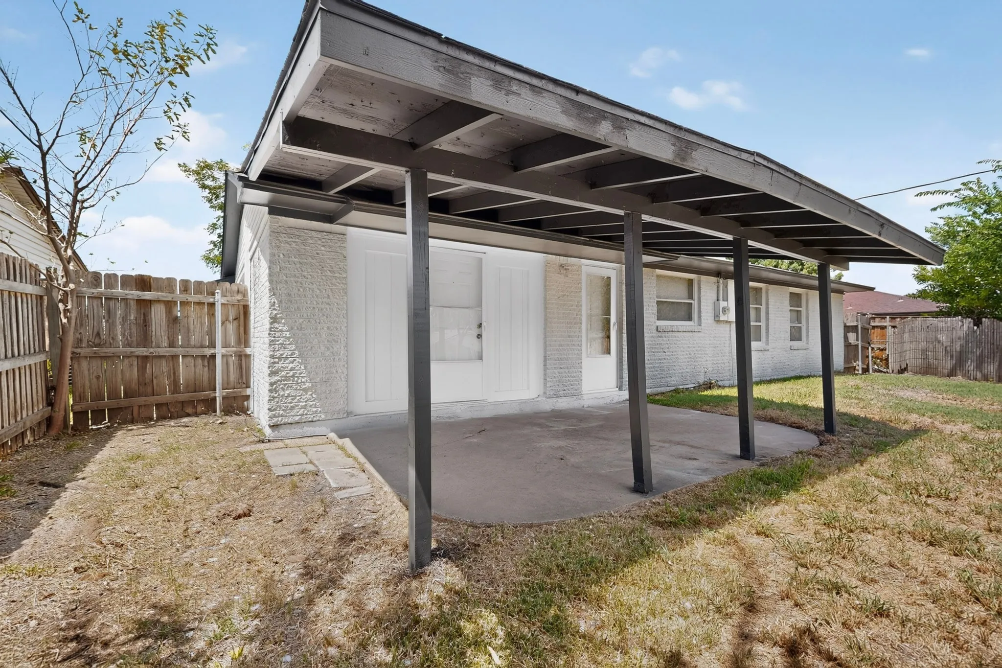 Single Family Residence For Sale in Dallas County , 2021 Proctor Drive, Grand Prairie, Texas 75051, 3 Bedroom, 2 Bathroom, 1 Garage spaces, 1,248 Sqft, built in 1956, mls#21347507, Real Estate Agent in Grand Prairie, Homes For Sale in Dallas county, Homes For Sale in Grand Prairie, Realtor in Grand Prairie Texas, Real Estate Brokerage Independent Realty Texas, Luminita Cordes Realtor