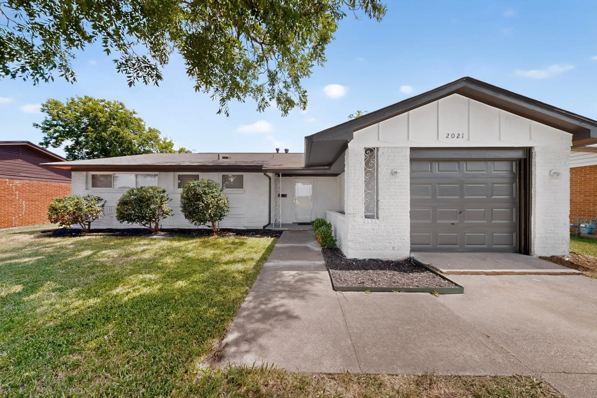 Single Family Residence For Sale in Dallas County , 2021 Proctor Drive, Grand Prairie, Texas 75051, 3 Bedroom, 2 Bathroom, 1 Garage spaces, 1,248 Sqft, built in 1956, mls#21347507, Real Estate Agent in Grand Prairie, Homes For Sale in Dallas county, Homes For Sale in Grand Prairie, Realtor in Grand Prairie Texas, Real Estate Brokerage Independent Realty Texas, Luminita Cordes Realtor