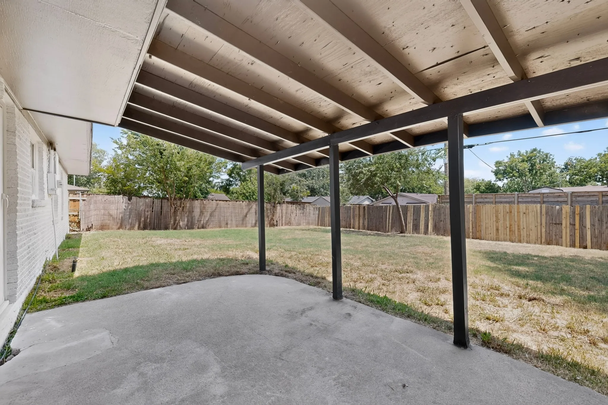 Single Family Residence For Sale in Dallas County , 2021 Proctor Drive, Grand Prairie, Texas 75051, 3 Bedroom, 2 Bathroom, 1 Garage spaces, 1,248 Sqft, built in 1956, mls#21347507, Real Estate Agent in Grand Prairie, Homes For Sale in Dallas county, Homes For Sale in Grand Prairie, Realtor in Grand Prairie Texas, Real Estate Brokerage Independent Realty Texas, Luminita Cordes Realtor